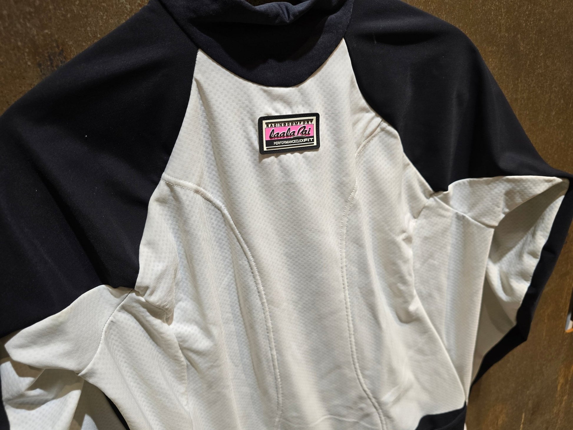 Winterjacken Damen von Assos, ASSOS HABU JACKET LAALALAI / THERMO JACKE / DAMEN in variant_title vor USEDBIKES - OB.DE Hintergrund