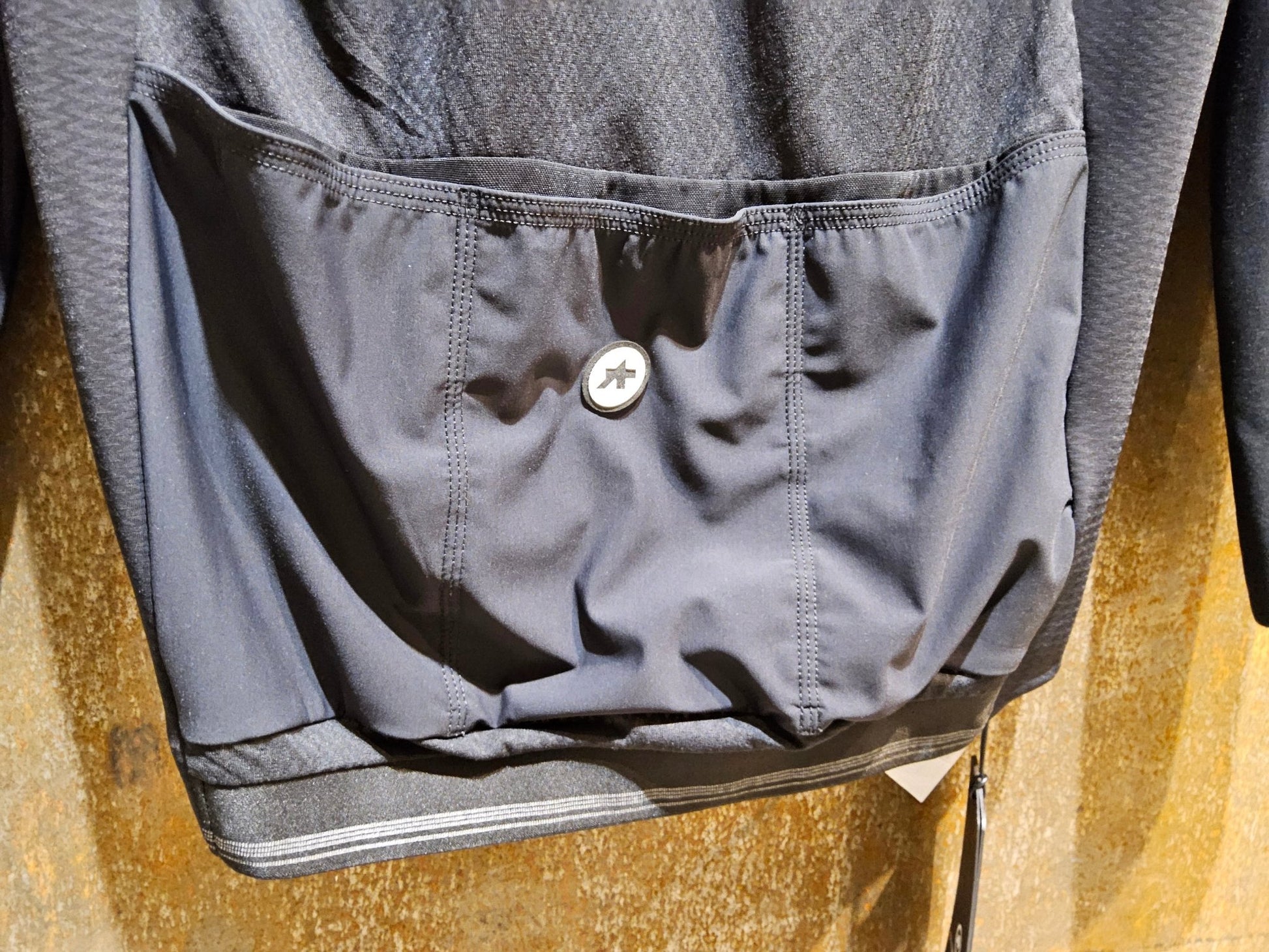 Winterjacken Herren von Assos, ASSOS MILLE GTS SPRING FALL JACKET C2 / JACKE / HERREN / BLACK SERIES in variant_title vor USEDBIKES - OB.DE Hintergrund