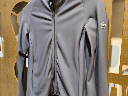 Langarm Trikot Damen von Assos, ASSOS UMA GT SPRING FALL LS JERSEY / LANGARM TRIKOT / DAMEN / TORPEDO GREY in variant_title vor USEDBIKES - OB.DE Hintergrund