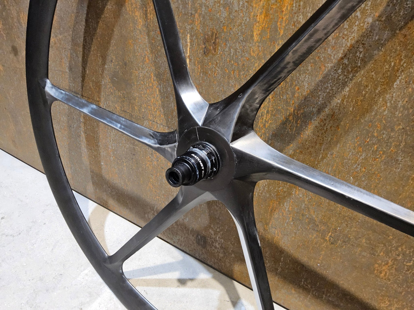 Laufrad/Laufradsatz von Bike Ahead Composites, BIKE AHEAD COMPOSITES BITURBO CROSS 29 MTB / GRAVEL BOOST LAUFRADSATZ vor USEDBIKES - OB.DE Hintergrund