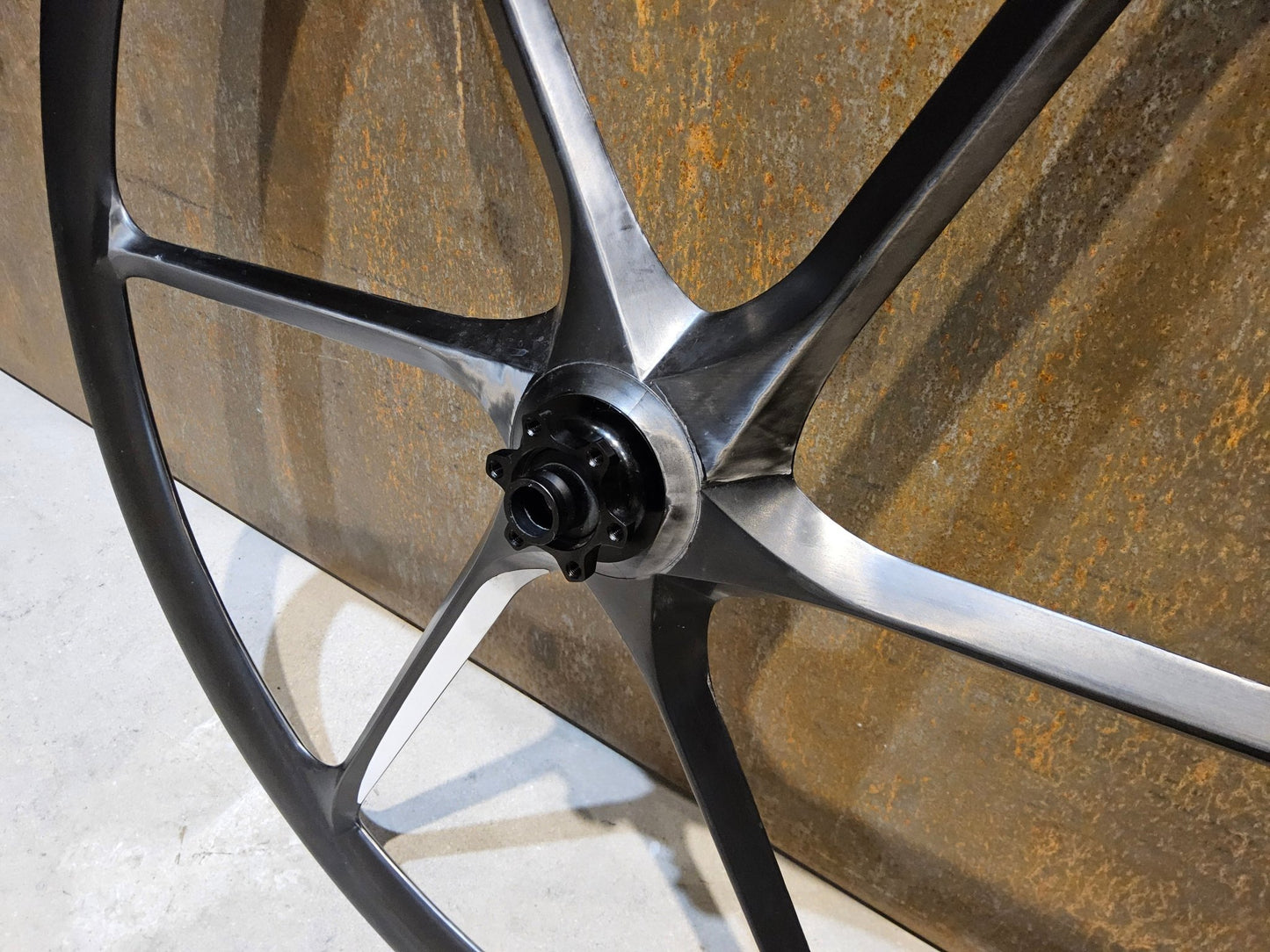 Laufrad/Laufradsatz von Bike Ahead Composites, BIKE AHEAD COMPOSITES BITURBO CROSS 29 MTB / GRAVEL BOOST LAUFRADSATZ vor USEDBIKES - OB.DE Hintergrund