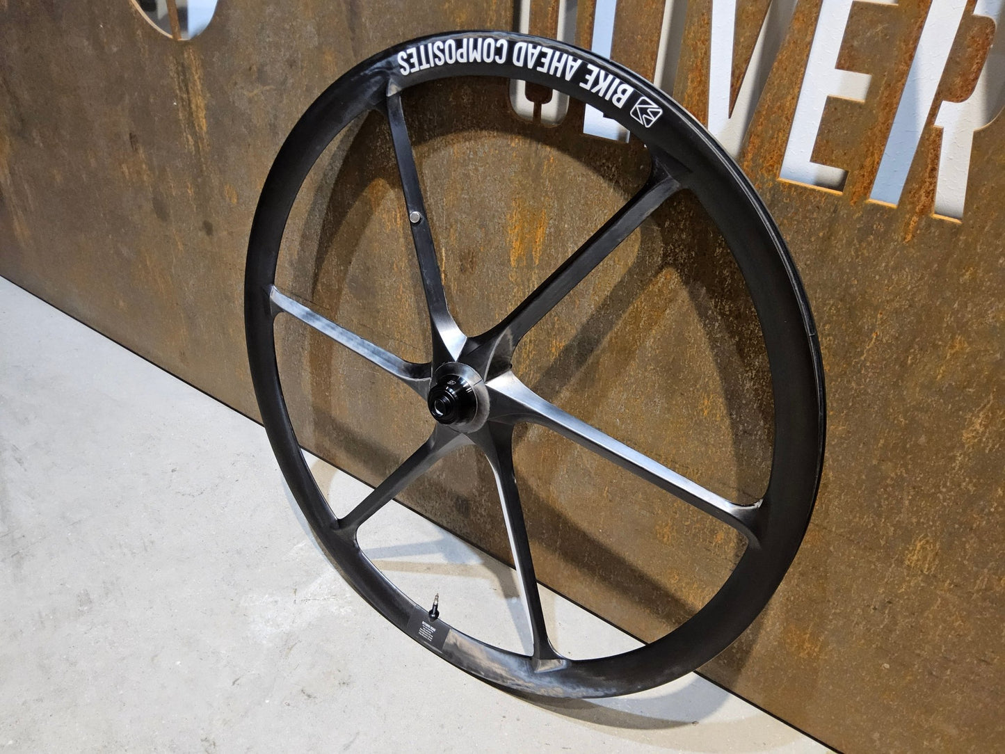 Laufrad/Laufradsatz von Bike Ahead Composites, BIKE AHEAD COMPOSITES BITURBO CROSS 29 MTB / GRAVEL BOOST LAUFRADSATZ vor USEDBIKES - OB.DE Hintergrund