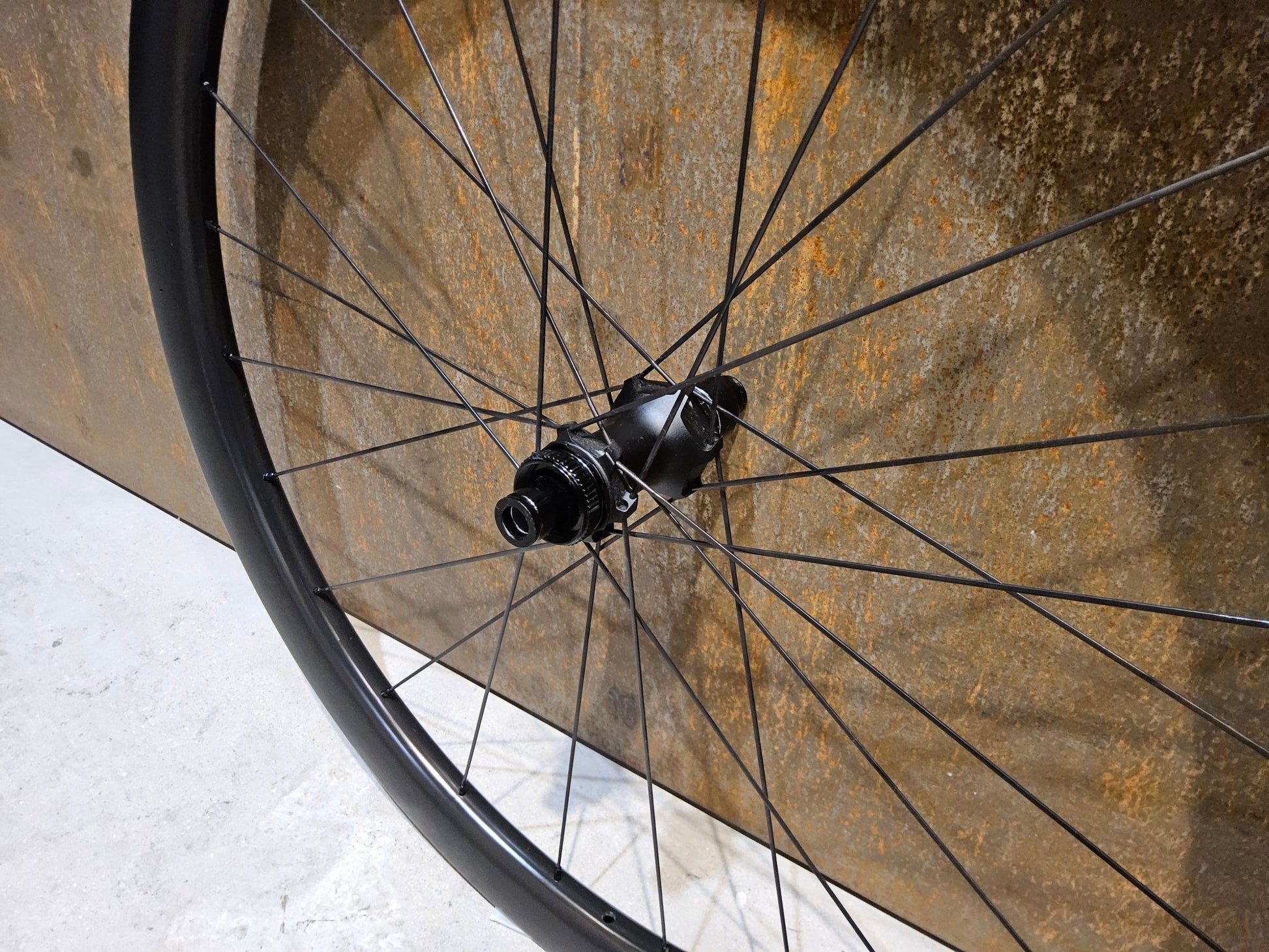 Laufrad/Laufradsatz von Bmc, BMC CG 39 CARBON LAUFRADSATZ DISC vor USEDBIKES - OB.DE Hintergrund