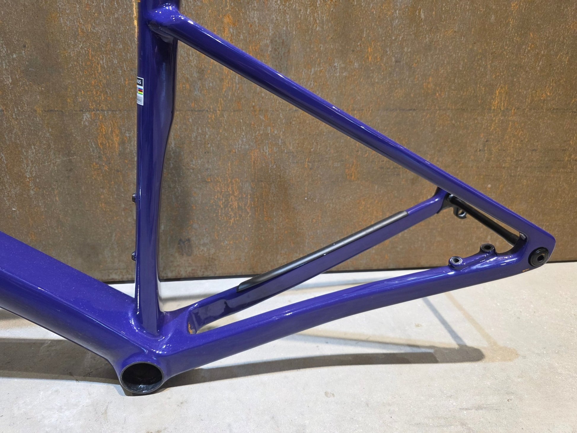 Gravel - /Cyclocrossrahmen von Bmc, BMC KAIUS 01 GRAVEL RAHMENSET / PURPLE WHITE ORANGE / 51CM vor USEDBIKES - OB.DE Hintergrund