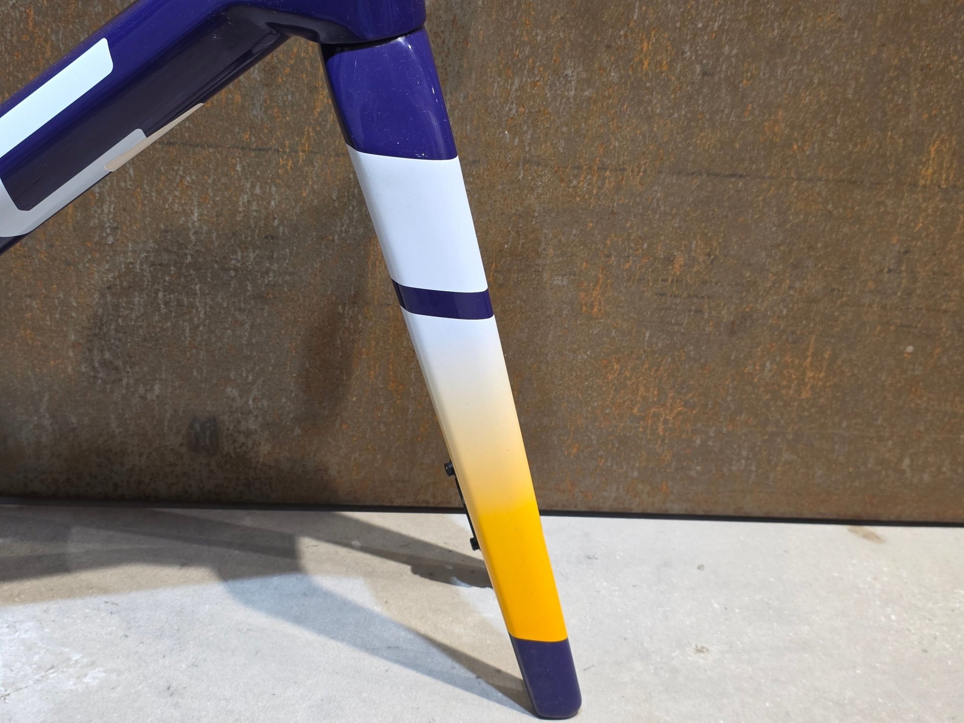 Gravel - /Cyclocrossrahmen von Bmc, BMC KAIUS 01 GRAVEL RAHMENSET / PURPLE WHITE ORANGE / 51CM vor USEDBIKES - OB.DE Hintergrund