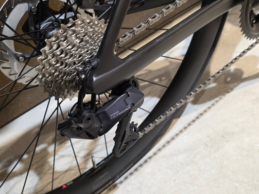 Rennrad von Bmc, BMC R01 FOUR / SHIMANO ULTEGRA DI2 / 54CM vor USEDBIKES - OB.DE Hintergrund