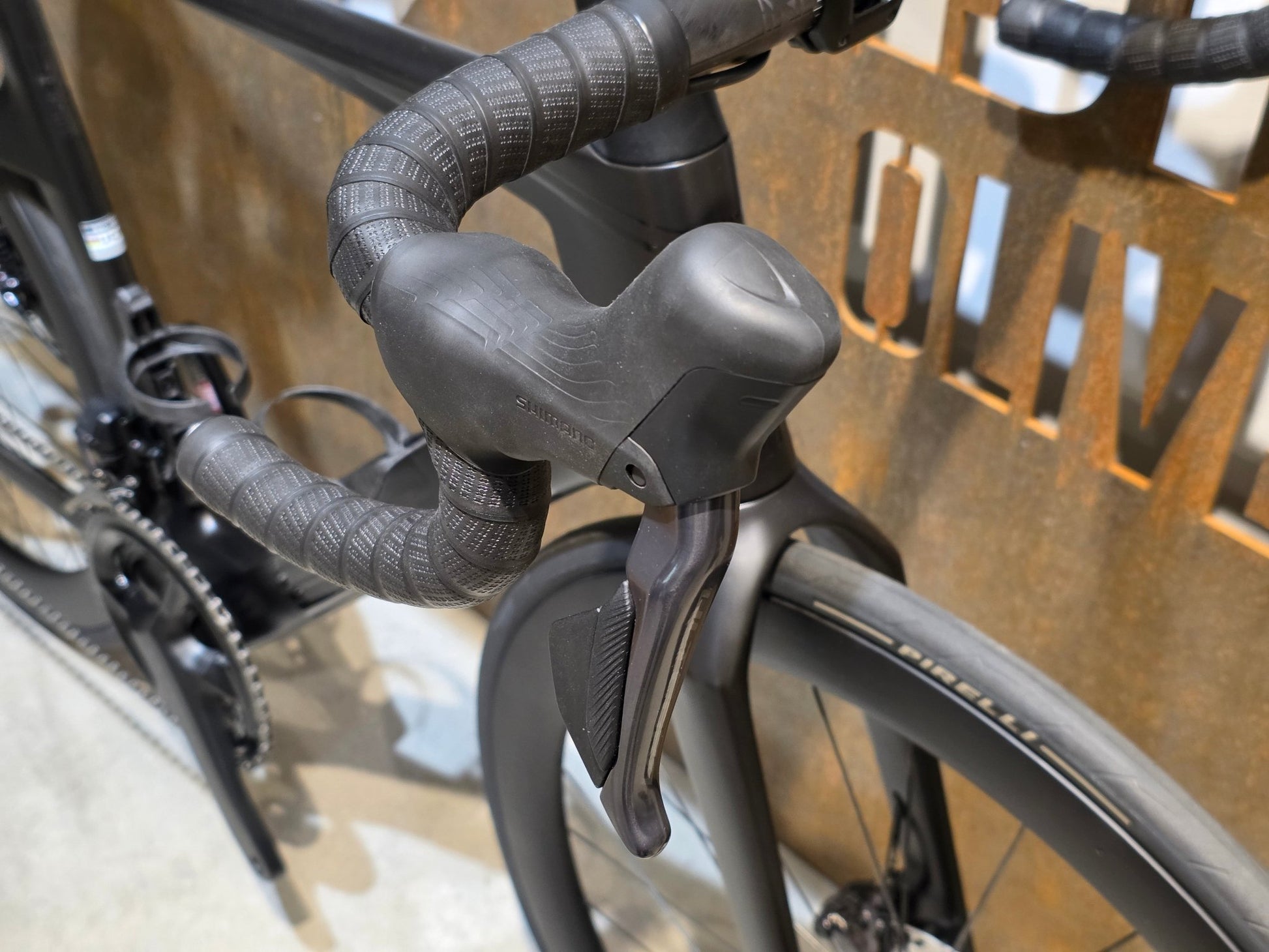 Rennrad von Bmc, BMC R01 FOUR / SHIMANO ULTEGRA DI2 / 54CM vor USEDBIKES - OB.DE Hintergrund