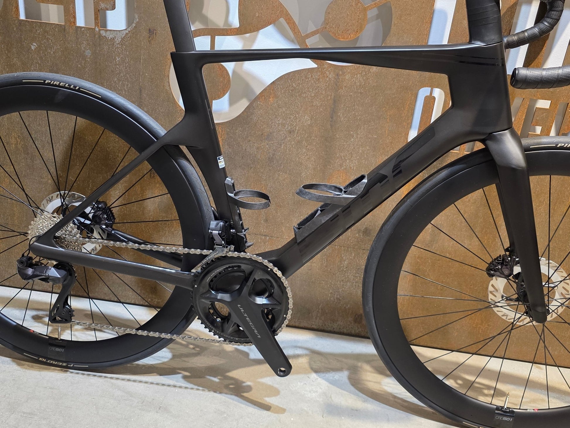 Rennrad von Bmc, BMC R01 FOUR / SHIMANO ULTEGRA DI2 / 54CM vor USEDBIKES - OB.DE Hintergrund