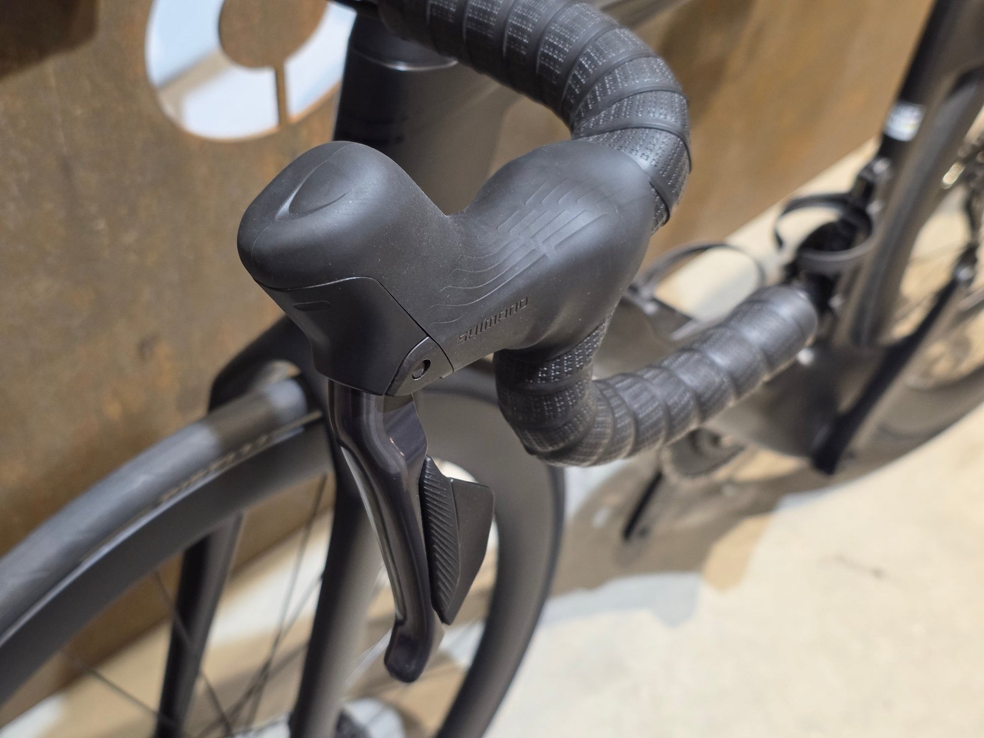 Rennrad von Bmc, BMC R01 FOUR / SHIMANO ULTEGRA DI2 / 54CM vor USEDBIKES - OB.DE Hintergrund