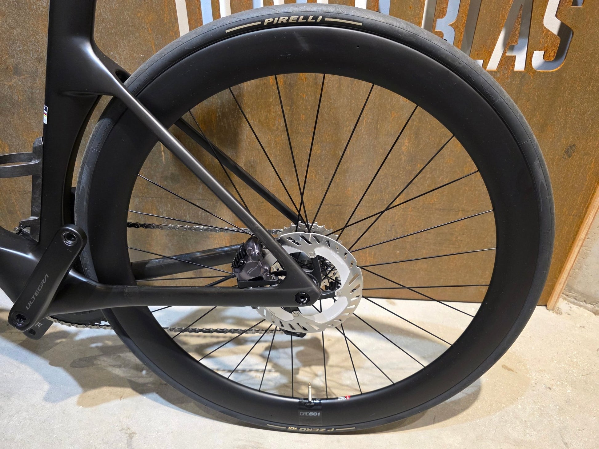 Rennrad von Bmc, BMC R01 FOUR / SHIMANO ULTEGRA DI2 / 54CM vor USEDBIKES - OB.DE Hintergrund