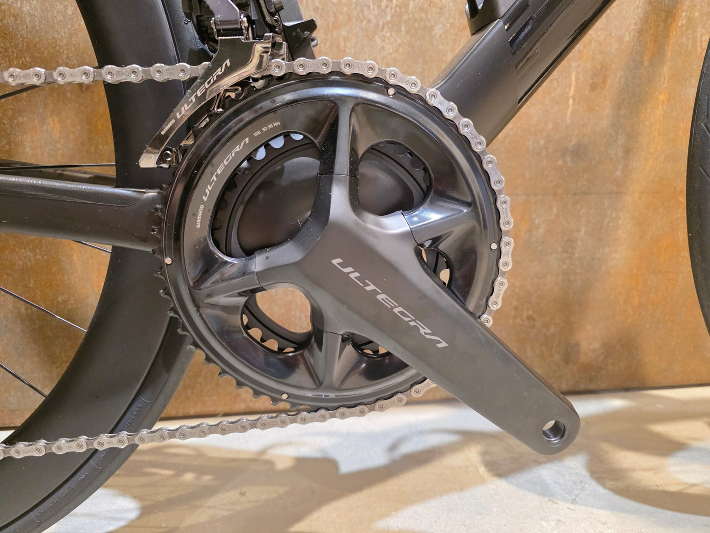 Rennrad von Bmc, BMC R01 FOUR / SHIMANO ULTEGRA DI2 / 56CM vor USEDBIKES - OB.DE Hintergrund
