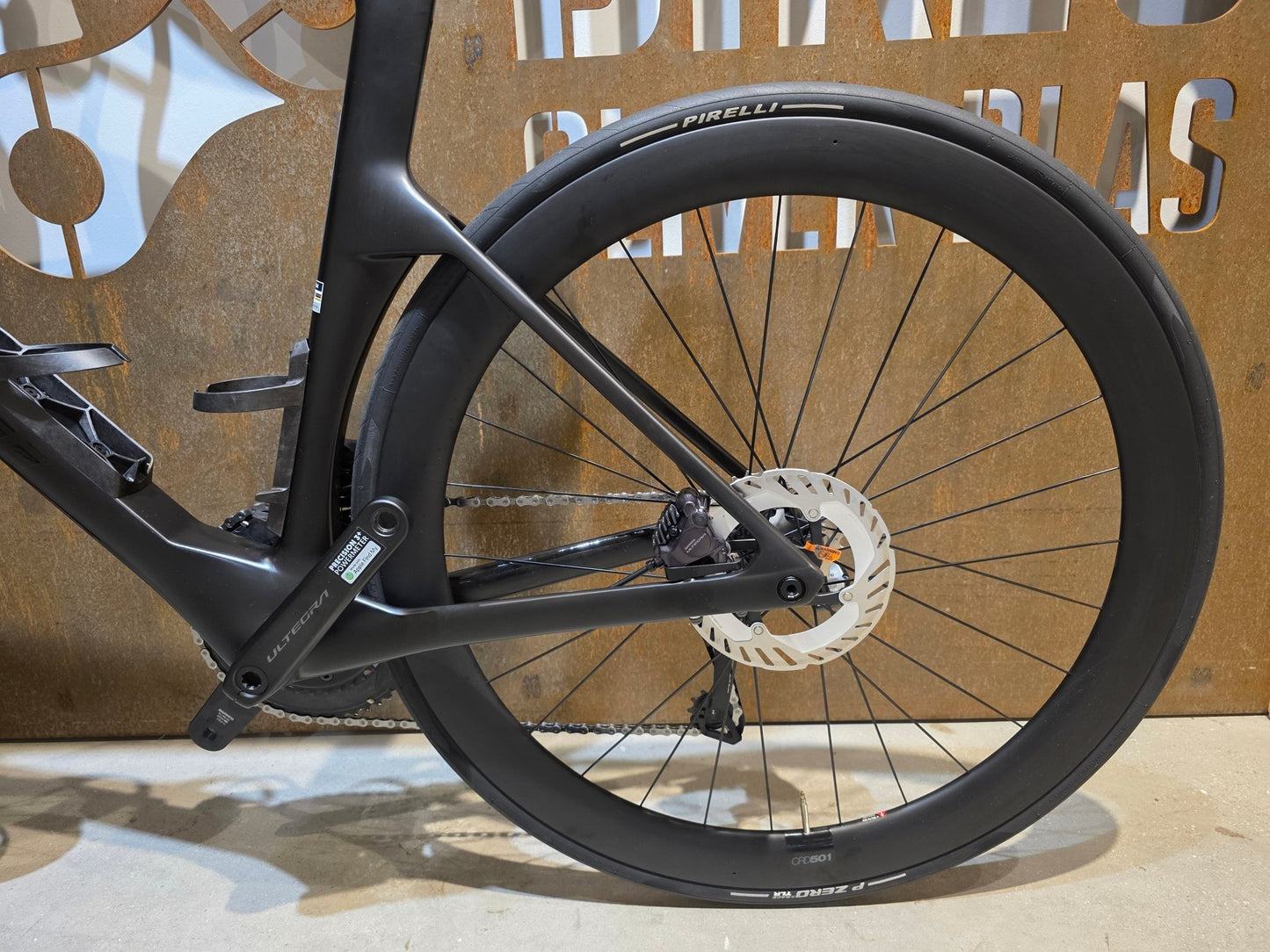 Rennrad von Bmc, BMC R01 FOUR / SHIMANO ULTEGRA DI2 / 56CM vor USEDBIKES - OB.DE Hintergrund
