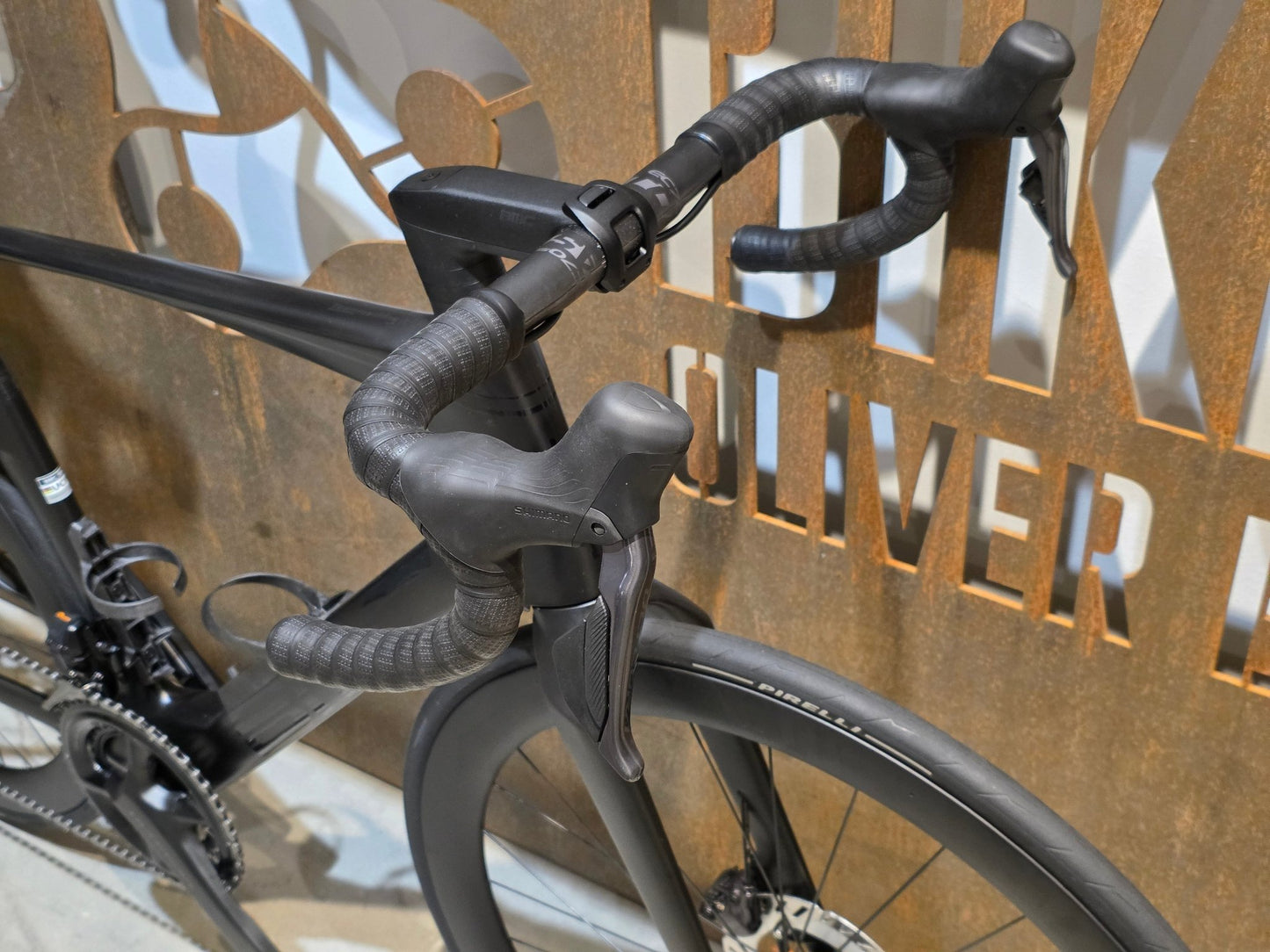 Rennrad von Bmc, BMC R01 FOUR / SHIMANO ULTEGRA DI2 / 56CM vor USEDBIKES - OB.DE Hintergrund