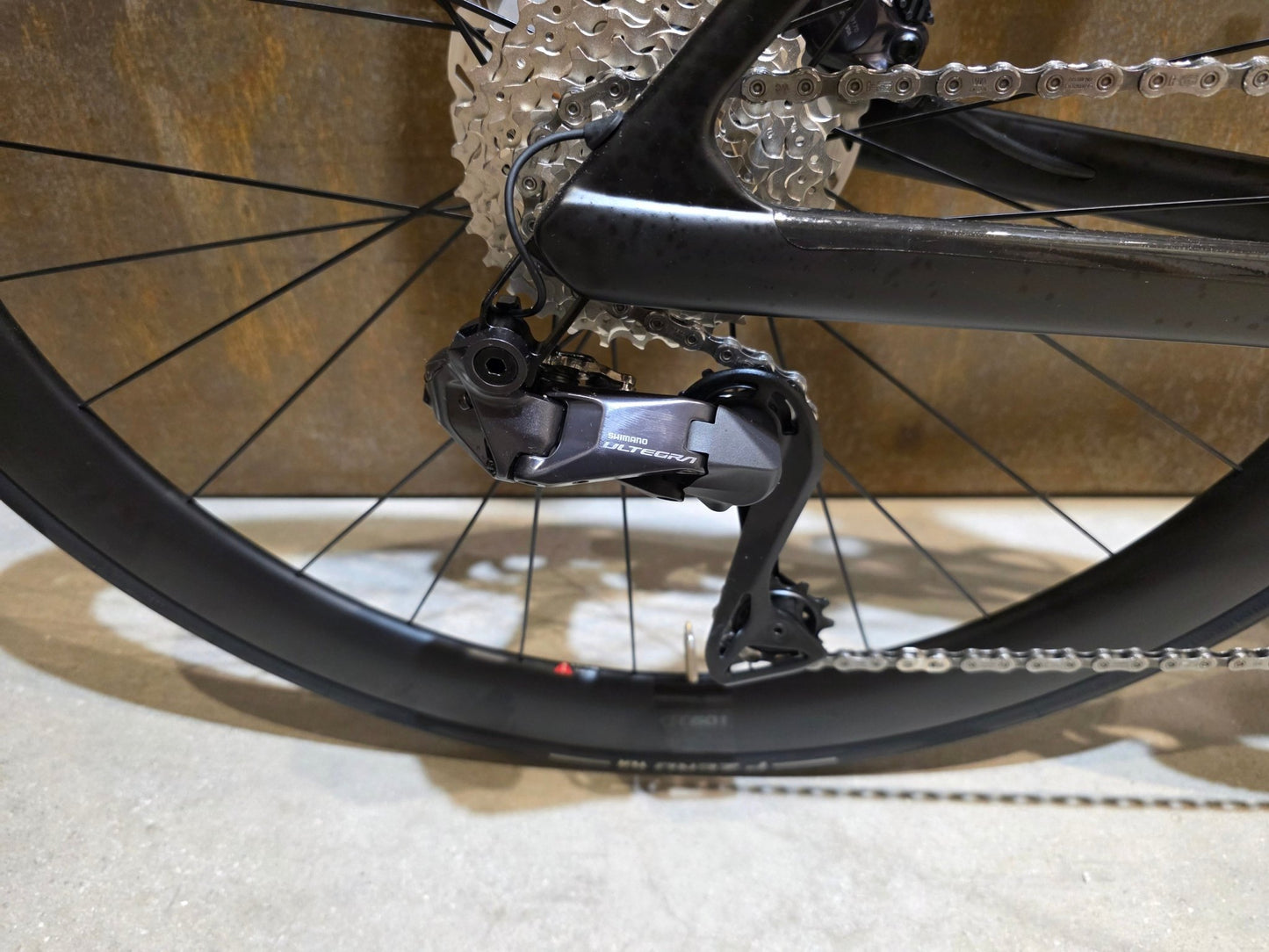 Rennrad von Bmc, BMC R01 FOUR / SHIMANO ULTEGRA DI2 / 56CM vor USEDBIKES - OB.DE Hintergrund