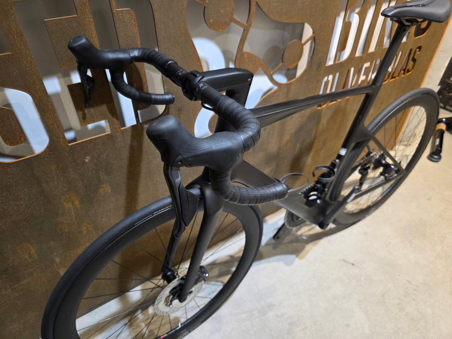 Rennrad von Bmc, BMC R01 FOUR / SHIMANO ULTEGRA DI2 / 56CM vor USEDBIKES - OB.DE Hintergrund
