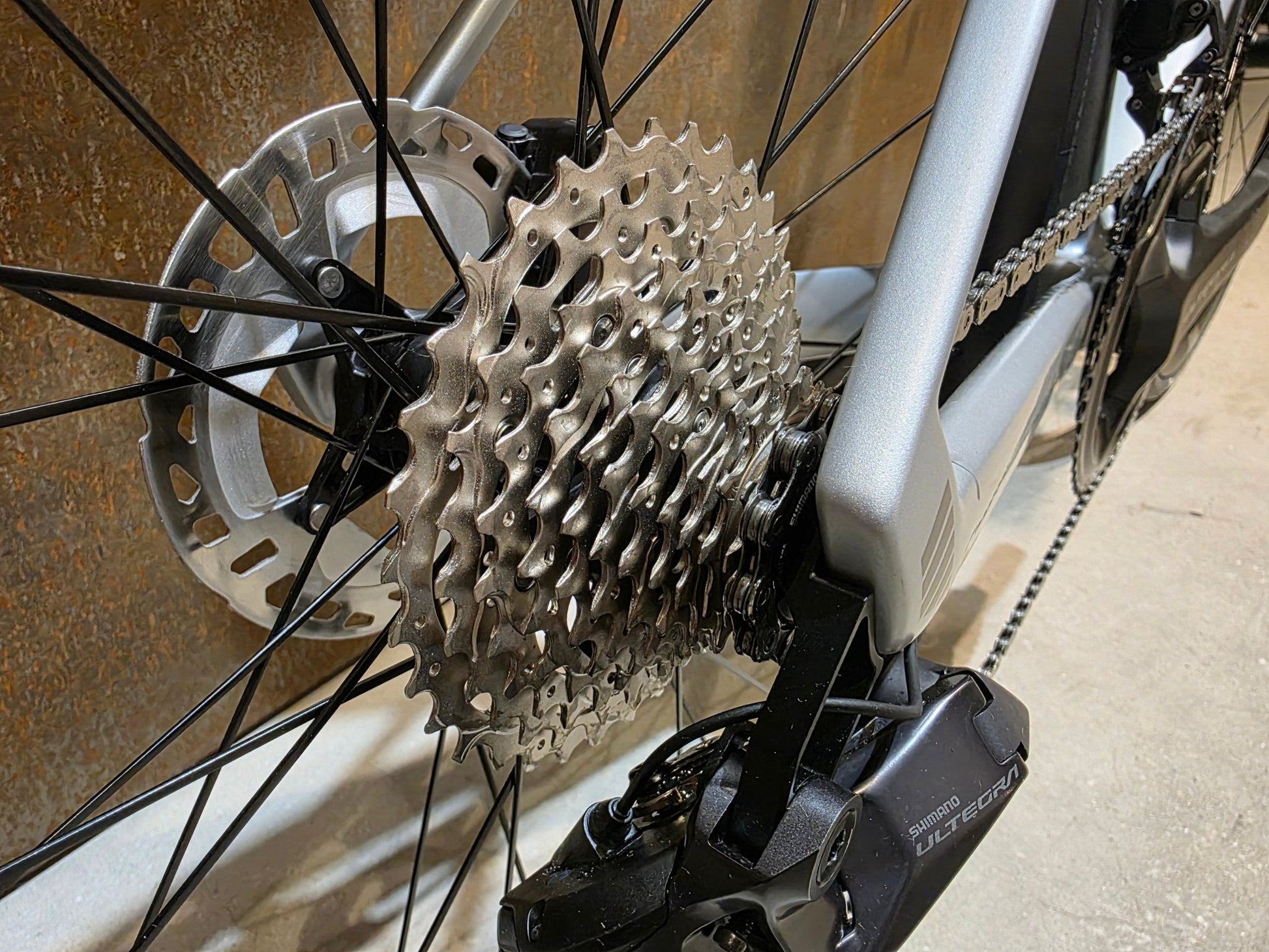 Rennrad von Bmc, BMC ROADMACHINE 01 FOUR / SHIMANO ULTEGRA DI2 / 61CM vor USEDBIKES - OB.DE Hintergrund