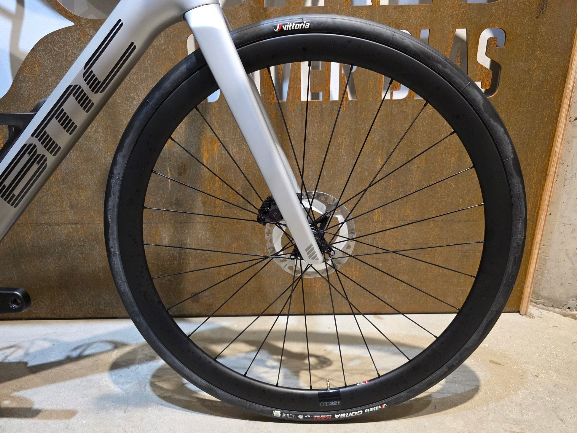 Rennrad von Bmc, BMC ROADMACHINE 01 FOUR / SHIMANO ULTEGRA DI2 / 61CM vor USEDBIKES - OB.DE Hintergrund