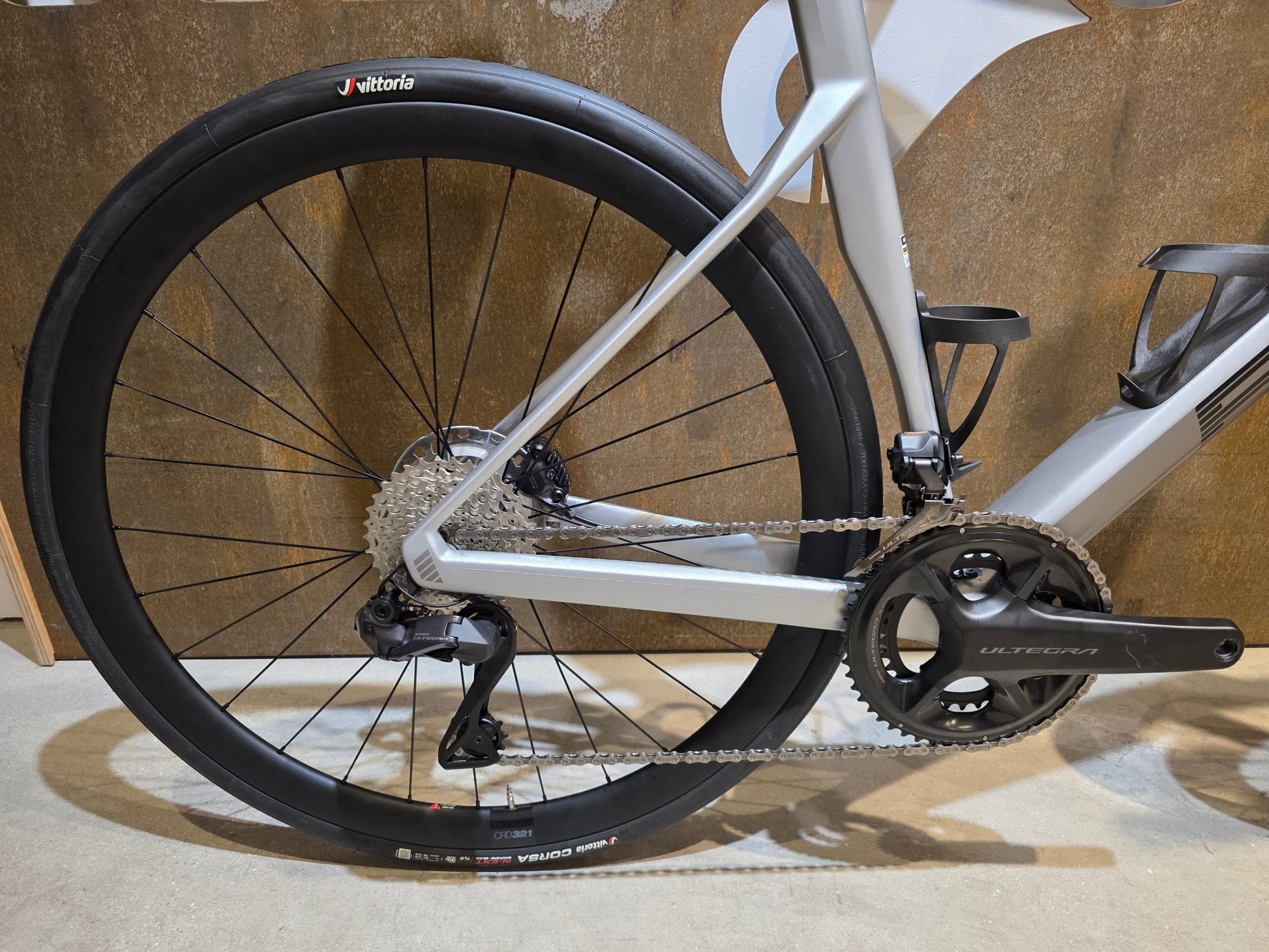 Rennrad von Bmc, BMC ROADMACHINE 01 FOUR / SHIMANO ULTEGRA DI2 / 61CM vor USEDBIKES - OB.DE Hintergrund