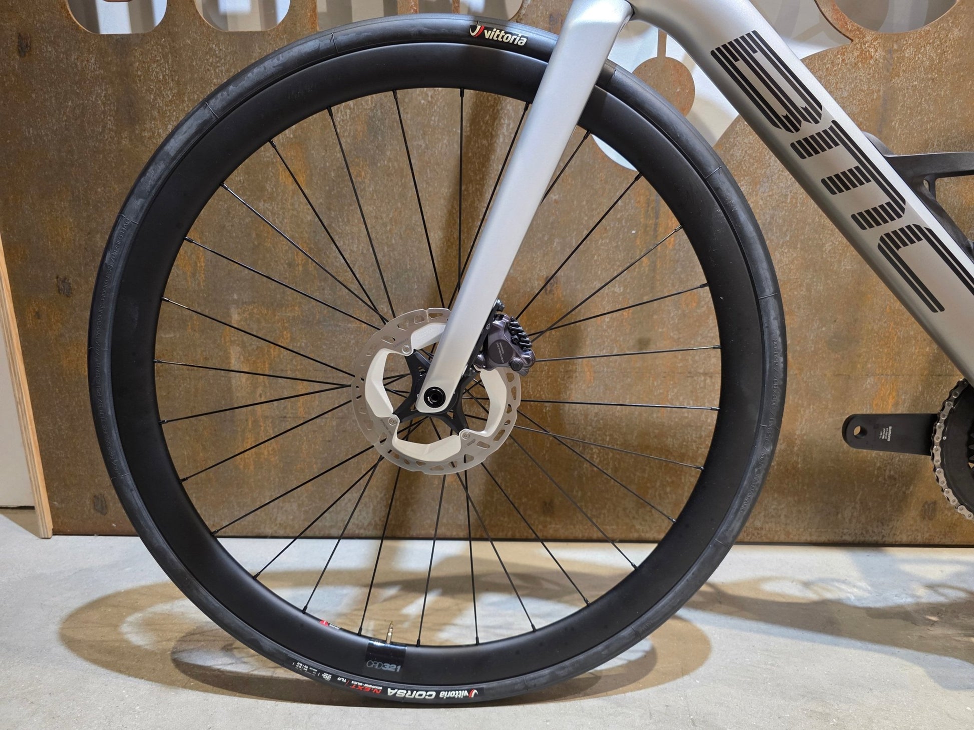 Rennrad von Bmc, BMC ROADMACHINE 01 FOUR / SHIMANO ULTEGRA DI2 / 61CM vor USEDBIKES - OB.DE Hintergrund