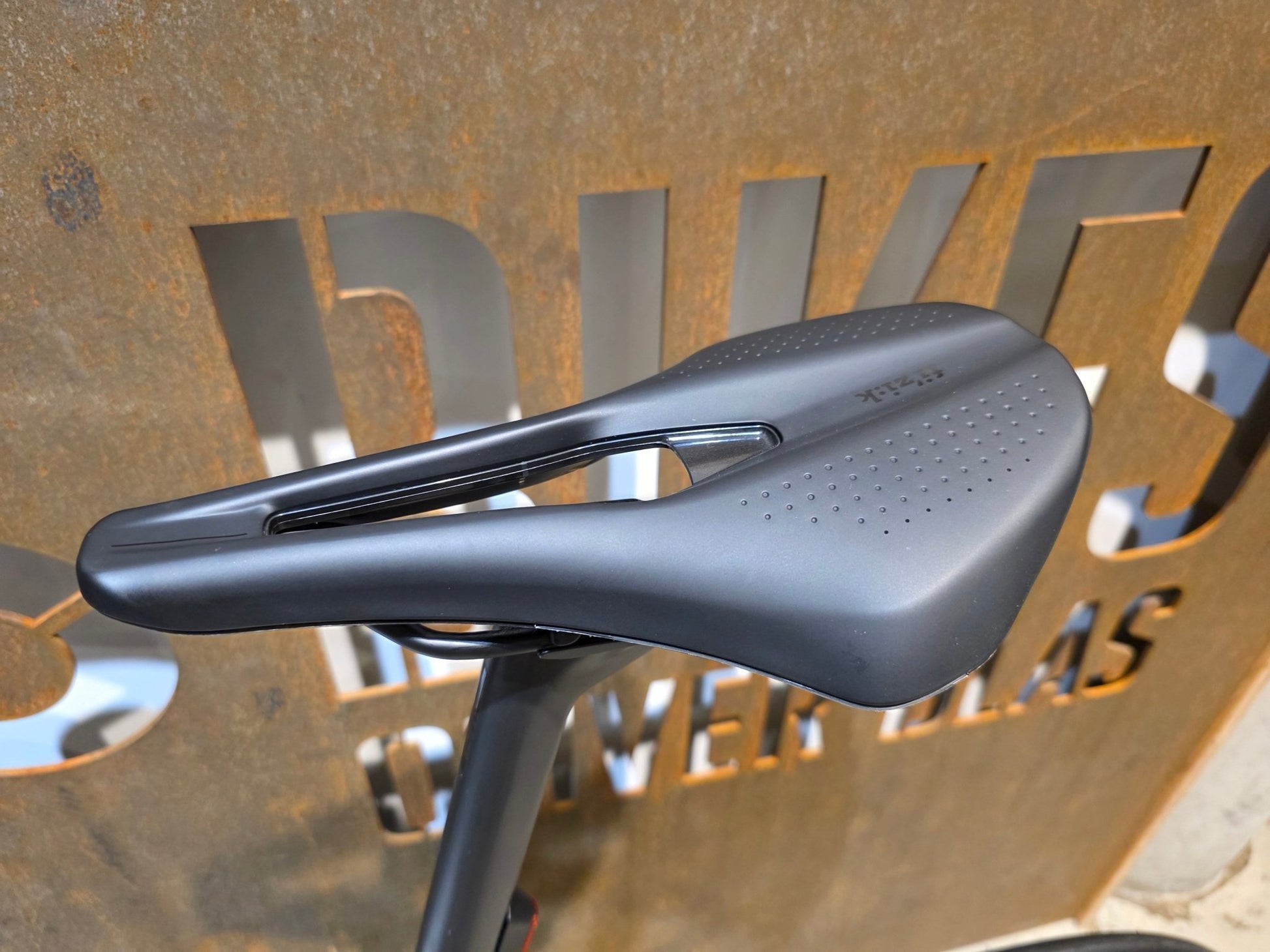 Rennrad von Bmc, BMC ROADMACHINE 01 FOUR / SHIMANO ULTEGRA DI2 / 61CM vor USEDBIKES - OB.DE Hintergrund