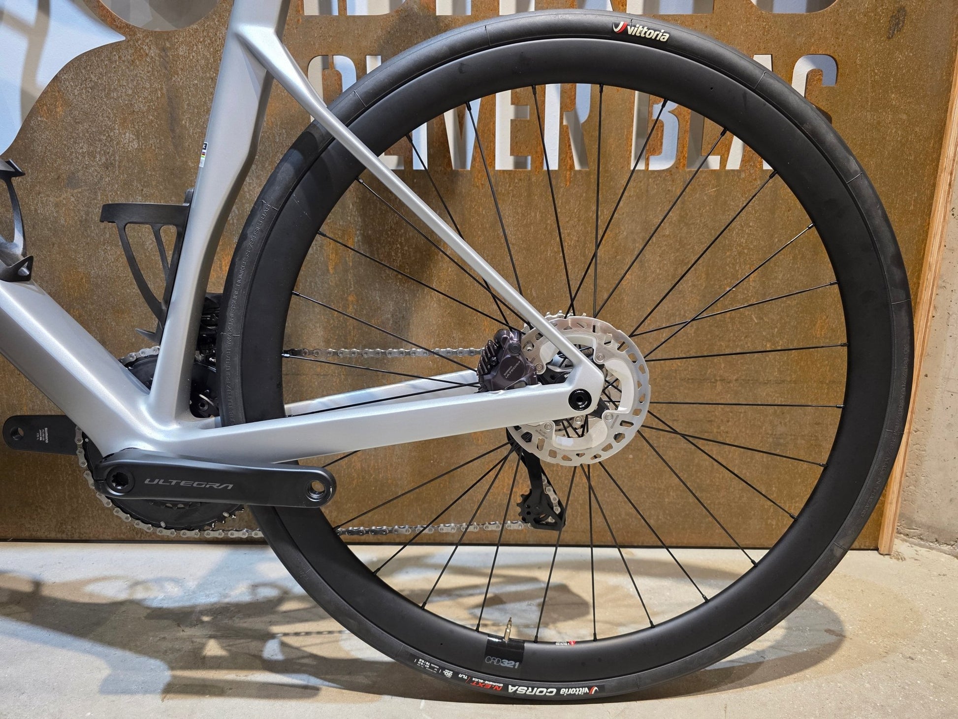 Rennrad von Bmc, BMC ROADMACHINE 01 FOUR / SHIMANO ULTEGRA DI2 / 61CM vor USEDBIKES - OB.DE Hintergrund