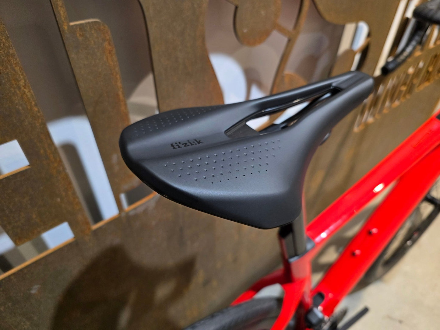 E - Rennrad/ - Gravel von Bmc, BMC ROADMACHINE AMP 01 TWO / 51CM vor USEDBIKES - OB.DE Hintergrund