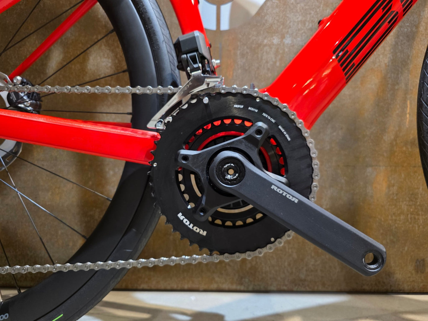 E - Rennrad/ - Gravel von Bmc, BMC ROADMACHINE AMP 01 TWO / 51CM vor USEDBIKES - OB.DE Hintergrund