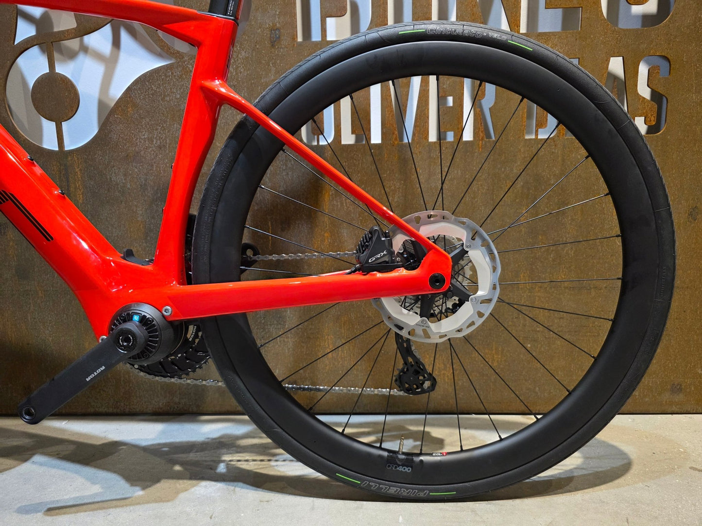 E - Rennrad/ - Gravel von Bmc, BMC ROADMACHINE AMP 01 TWO / 51CM vor USEDBIKES - OB.DE Hintergrund