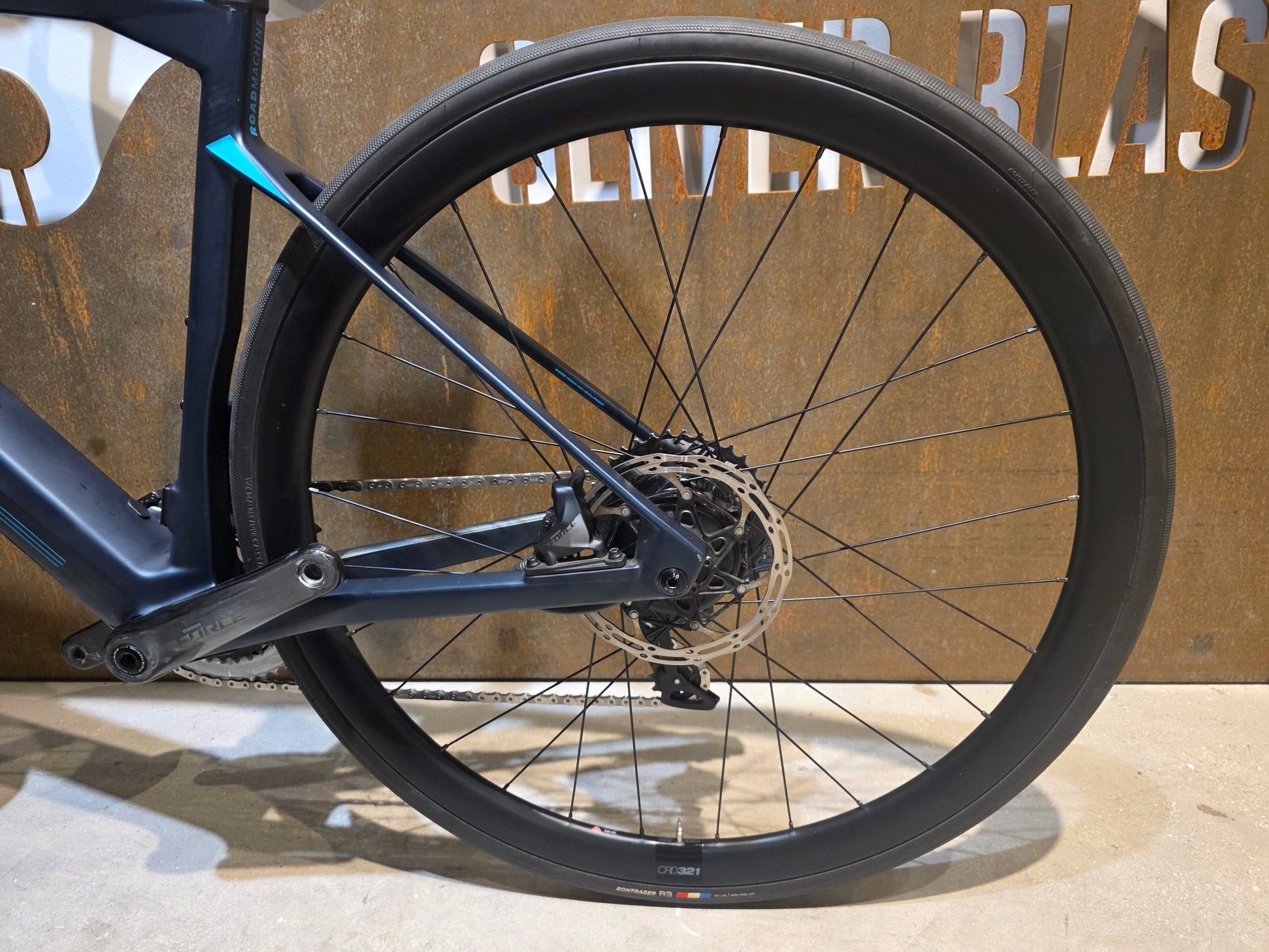 E - Rennrad/ - Gravel von Bmc, BMC ROADMACHINE AMP ONE / TURQUOISE / 51CM vor USEDBIKES - OB.DE Hintergrund