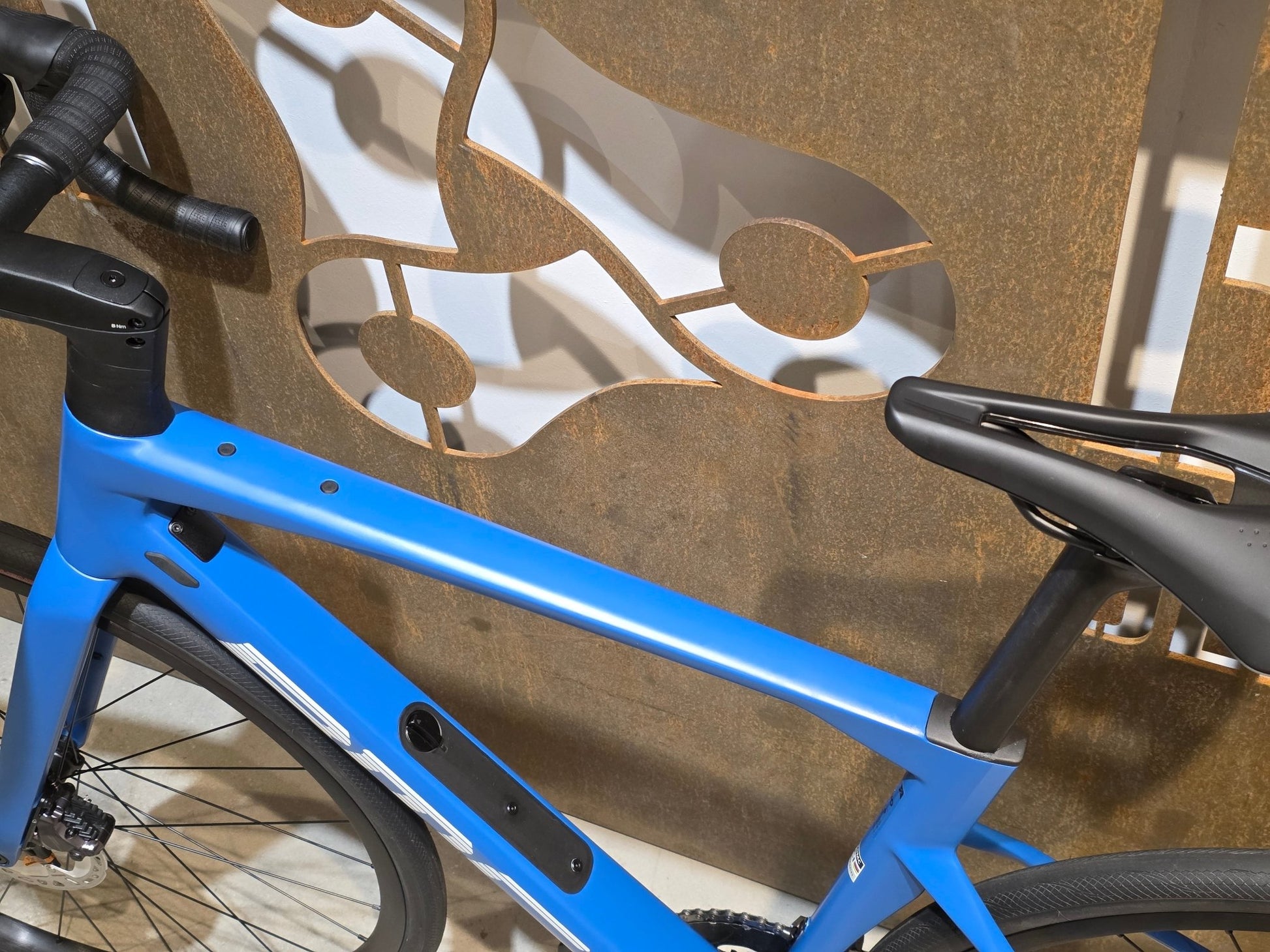 Rennrad von Bmc, BMC ROADMACHINE TWO / SHIMANO ULTEGRA DI2 / 51CM vor USEDBIKES - OB.DE Hintergrund