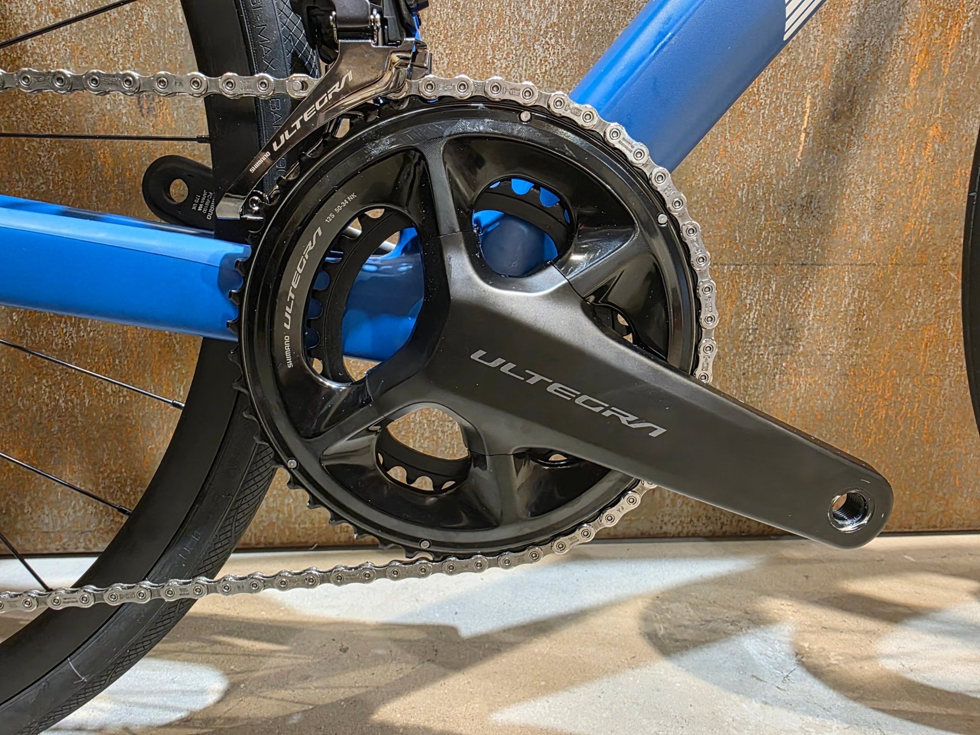 Rennrad von Bmc, BMC ROADMACHINE TWO / SHIMANO ULTEGRA DI2 / 51CM vor USEDBIKES - OB.DE Hintergrund