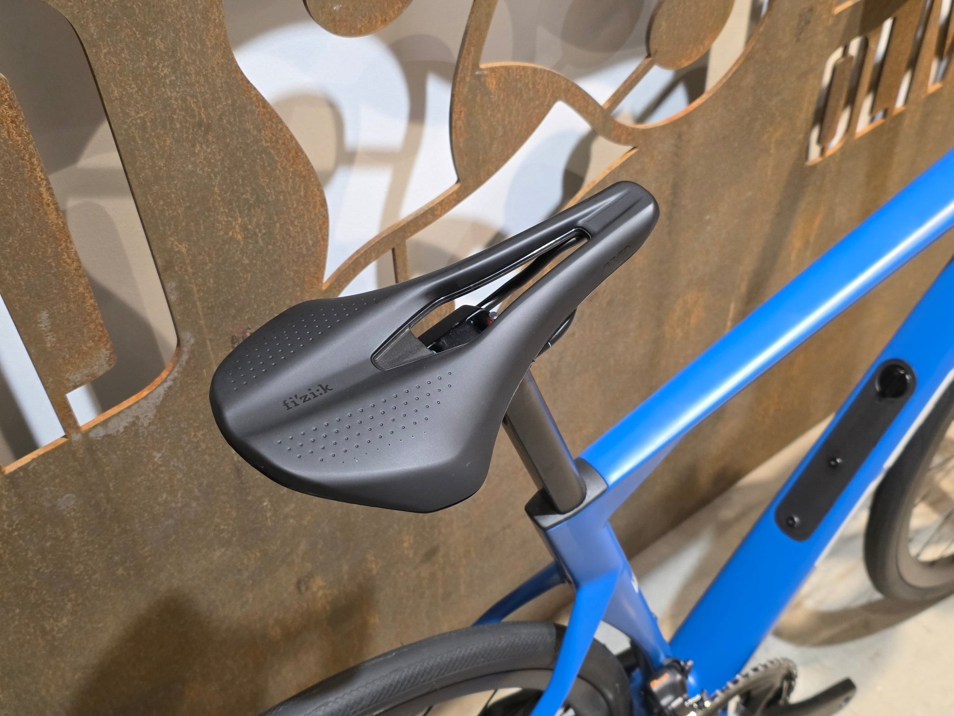 Rennrad von Bmc, BMC ROADMACHINE TWO / SHIMANO ULTEGRA DI2 / 51CM vor USEDBIKES - OB.DE Hintergrund