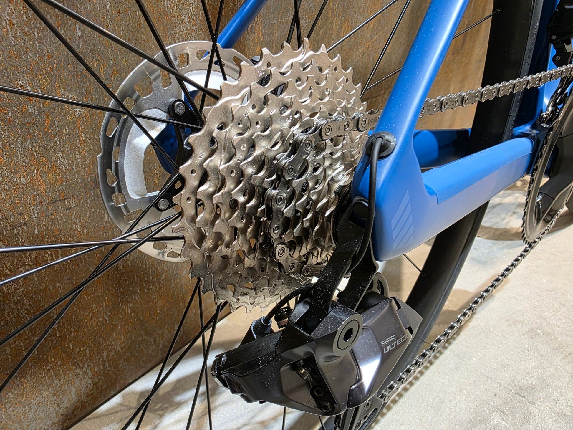 Rennrad von Bmc, BMC ROADMACHINE TWO / SHIMANO ULTEGRA DI2 / 58CM vor USEDBIKES - OB.DE Hintergrund