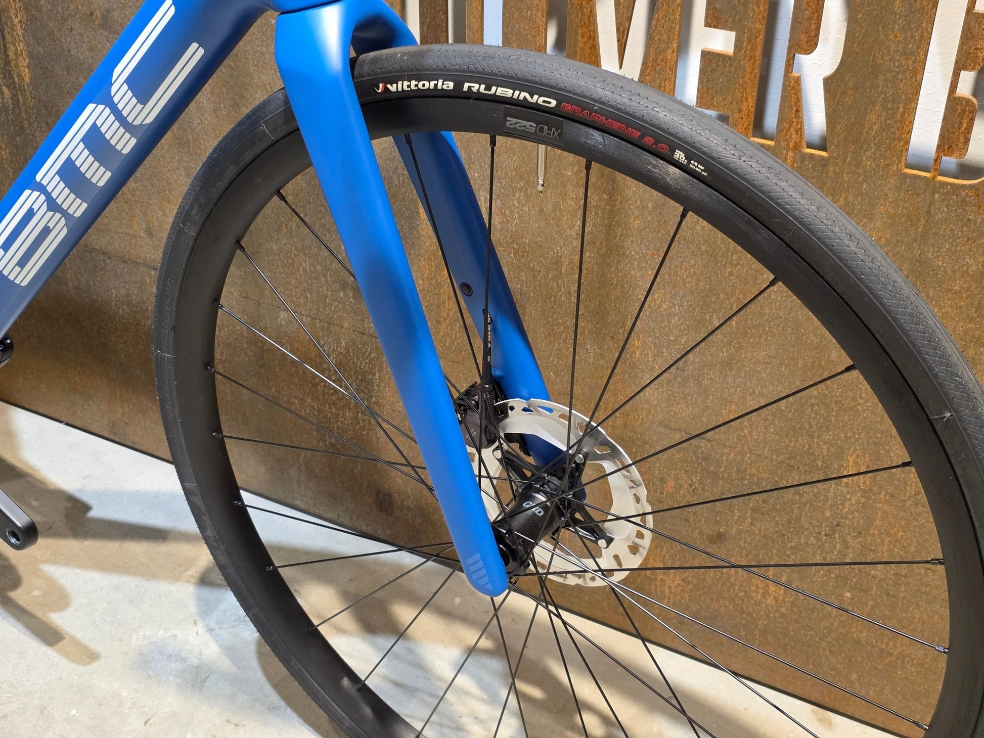 Rennrad von Bmc, BMC ROADMACHINE TWO / SHIMANO ULTEGRA DI2 / 58CM vor USEDBIKES - OB.DE Hintergrund