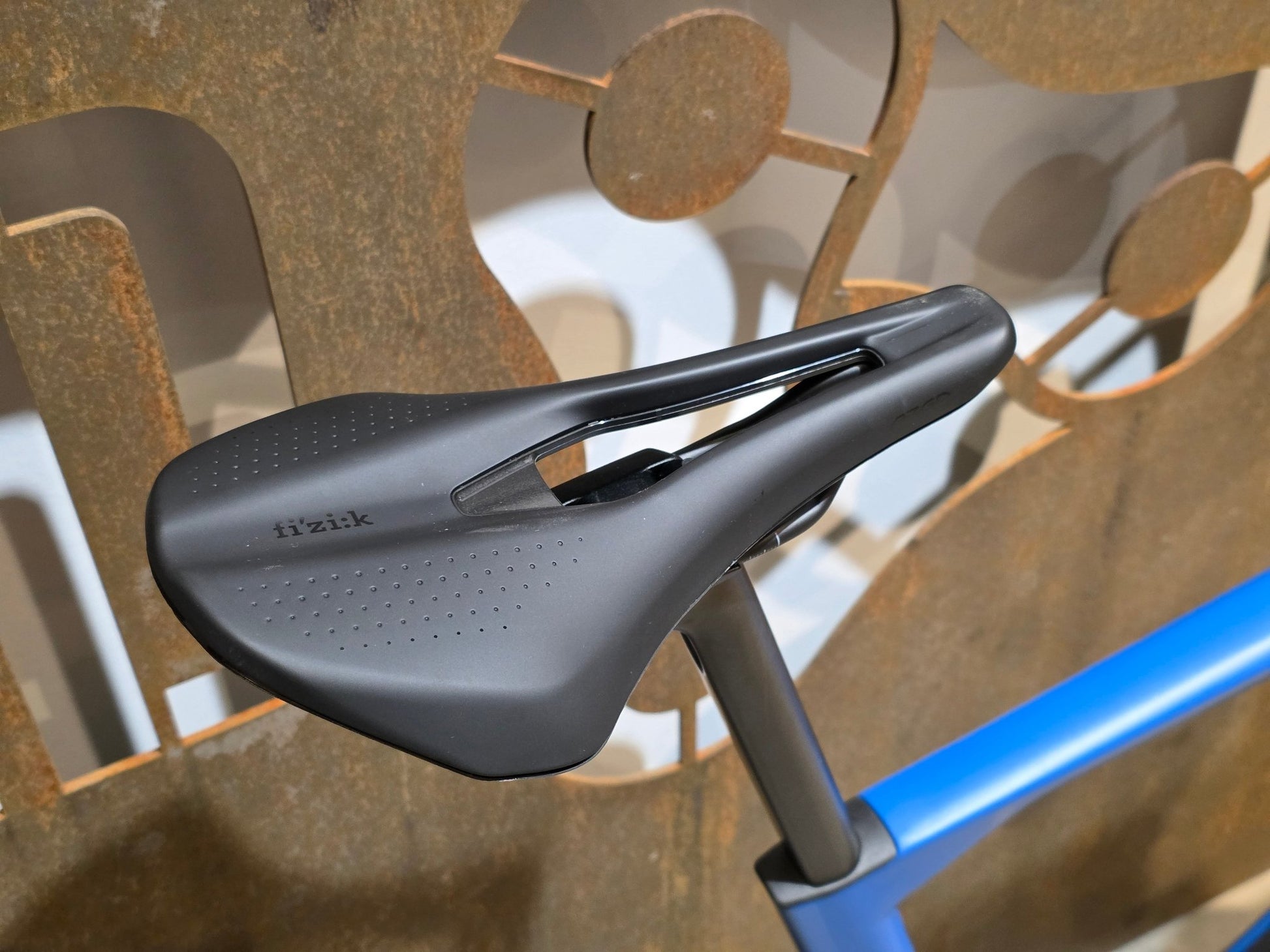 Rennrad von Bmc, BMC ROADMACHINE TWO / SHIMANO ULTEGRA DI2 / 58CM vor USEDBIKES - OB.DE Hintergrund