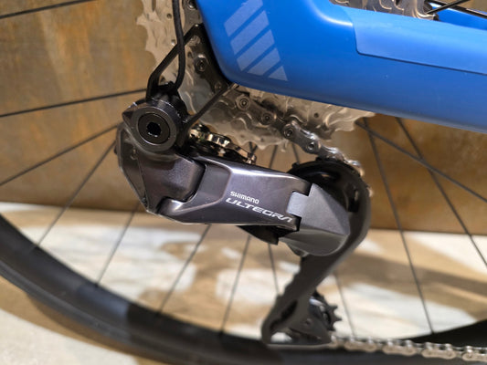 Rennrad von Bmc, BMC ROADMACHINE TWO / SHIMANO ULTEGRA DI2 / 58CM vor USEDBIKES - OB.DE Hintergrund