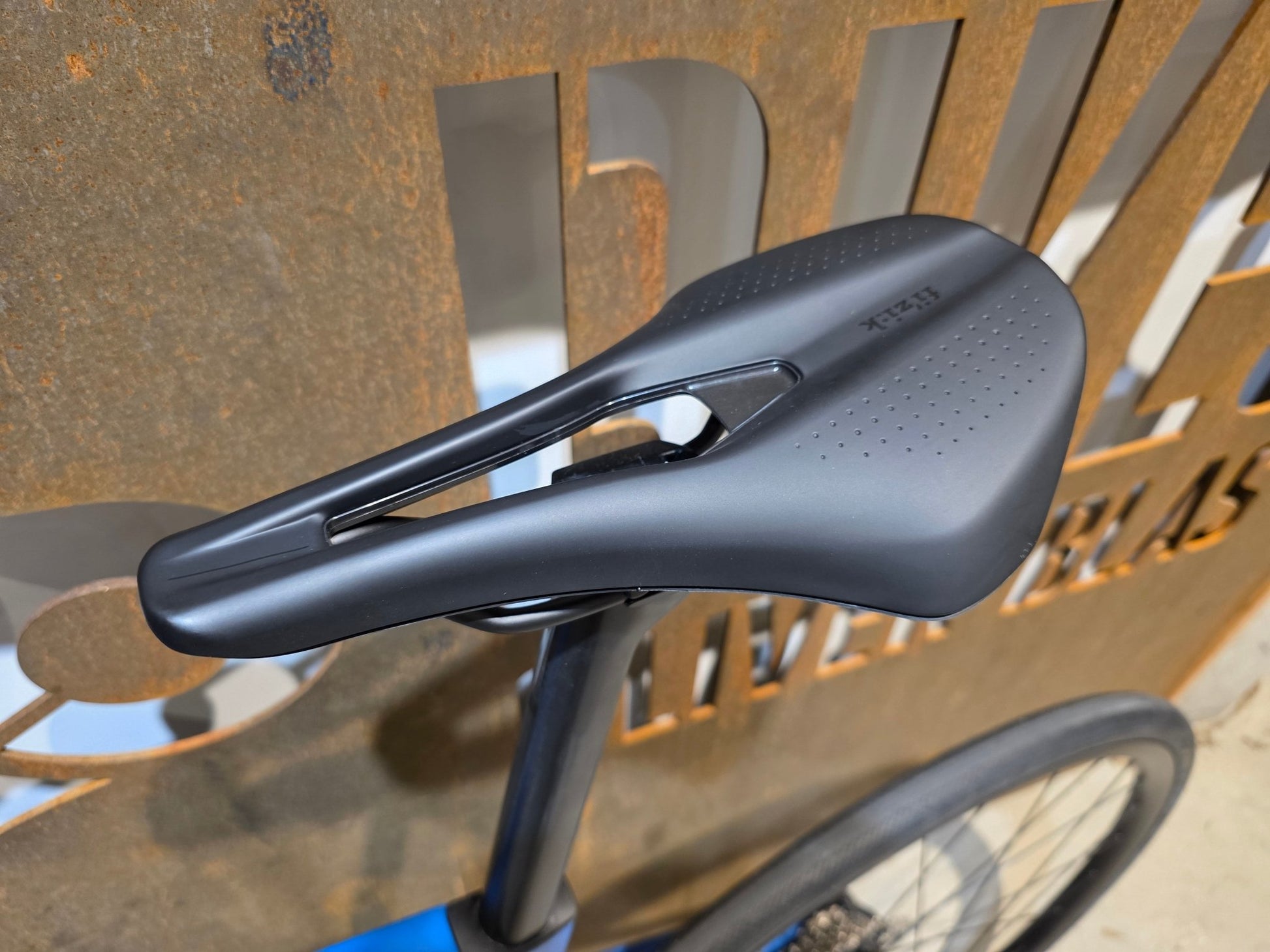 Rennrad von Bmc, BMC ROADMACHINE TWO / SHIMANO ULTEGRA DI2 / 58CM vor USEDBIKES - OB.DE Hintergrund