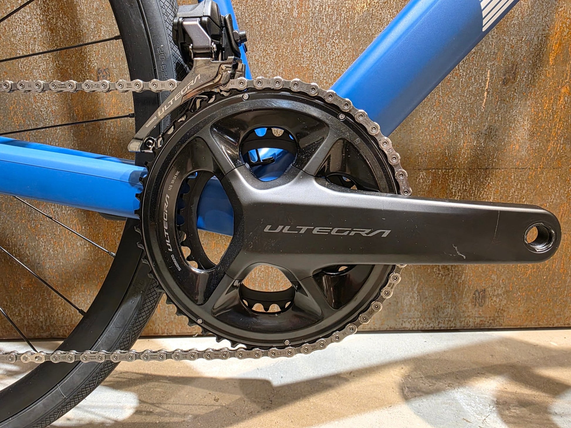 Rennrad von Bmc, BMC ROADMACHINE TWO / SHIMANO ULTEGRA DI2 / 58CM vor USEDBIKES - OB.DE Hintergrund