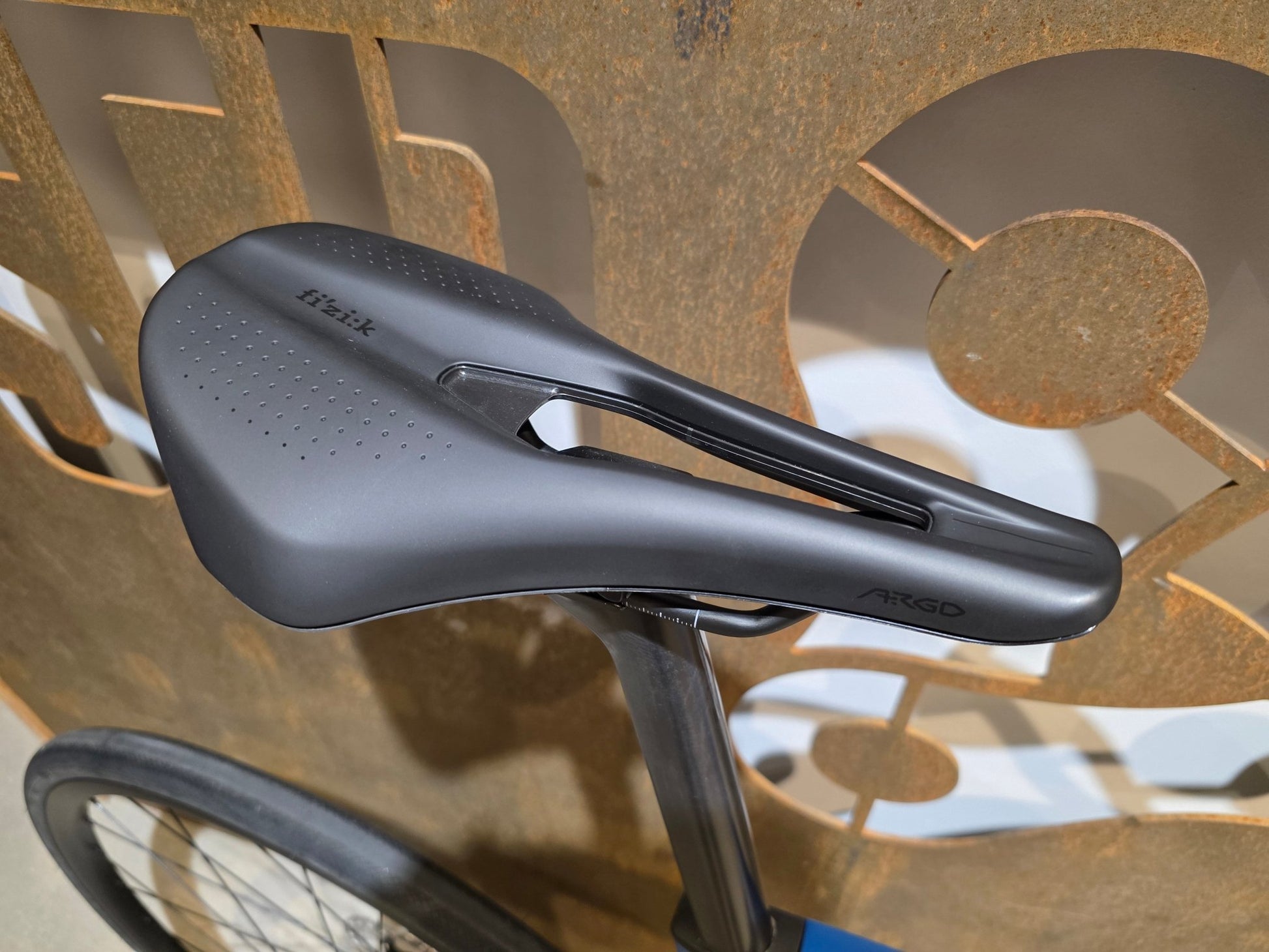 Rennrad von Bmc, BMC ROADMACHINE TWO / SHIMANO ULTEGRA DI2 / 58CM vor USEDBIKES - OB.DE Hintergrund