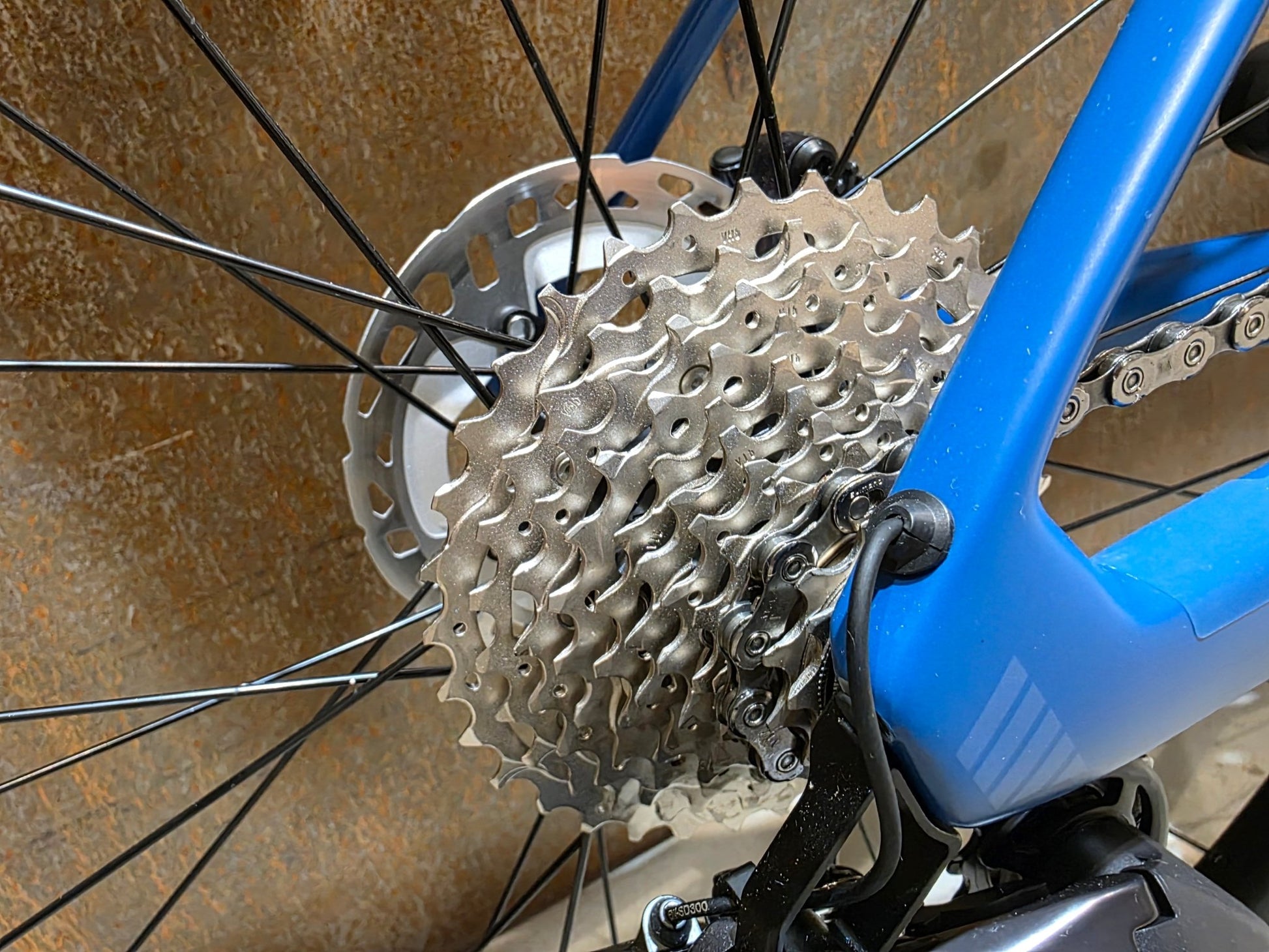 Rennrad von Bmc, BMC ROADMACHINE TWO / SHIMANO ULTEGRA DI2 / 61CM vor USEDBIKES - OB.DE Hintergrund