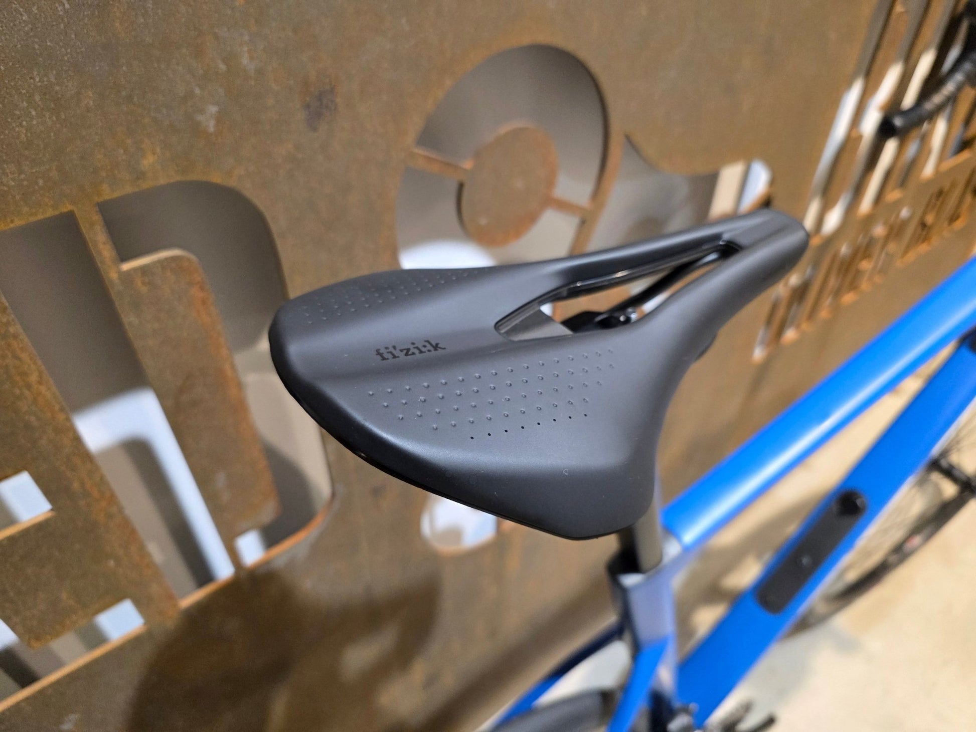 Rennrad von Bmc, BMC ROADMACHINE TWO / SHIMANO ULTEGRA DI2 / 61CM vor USEDBIKES - OB.DE Hintergrund