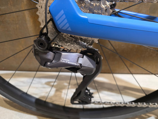 Rennrad von Bmc, BMC ROADMACHINE TWO / SHIMANO ULTEGRA DI2 / 61CM vor USEDBIKES - OB.DE Hintergrund