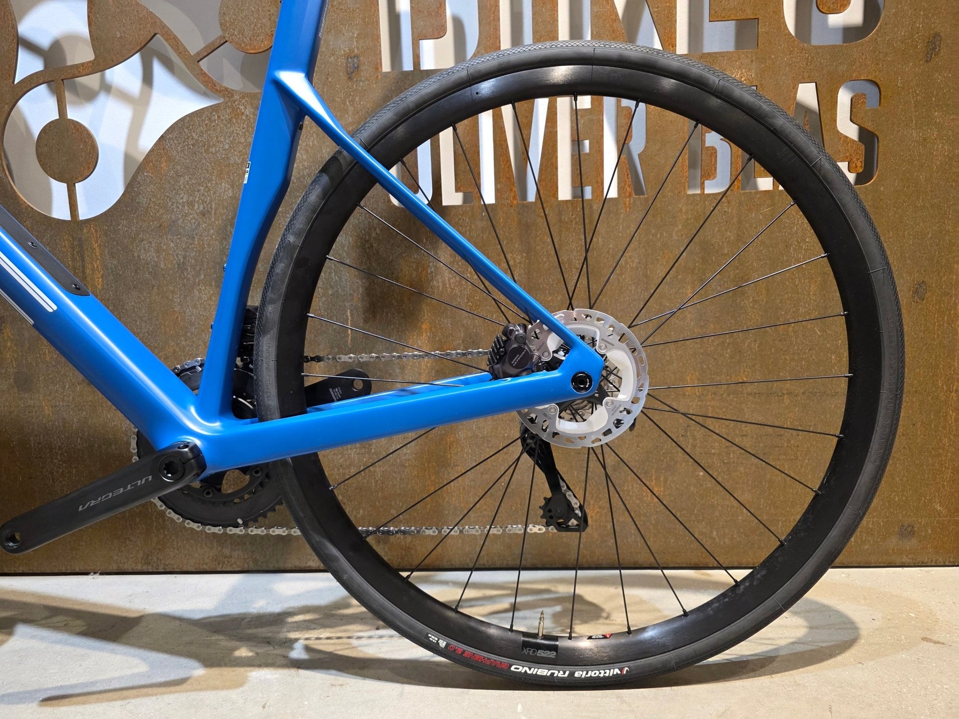 Rennrad von Bmc, BMC ROADMACHINE TWO / SHIMANO ULTEGRA DI2 / 61CM vor USEDBIKES - OB.DE Hintergrund