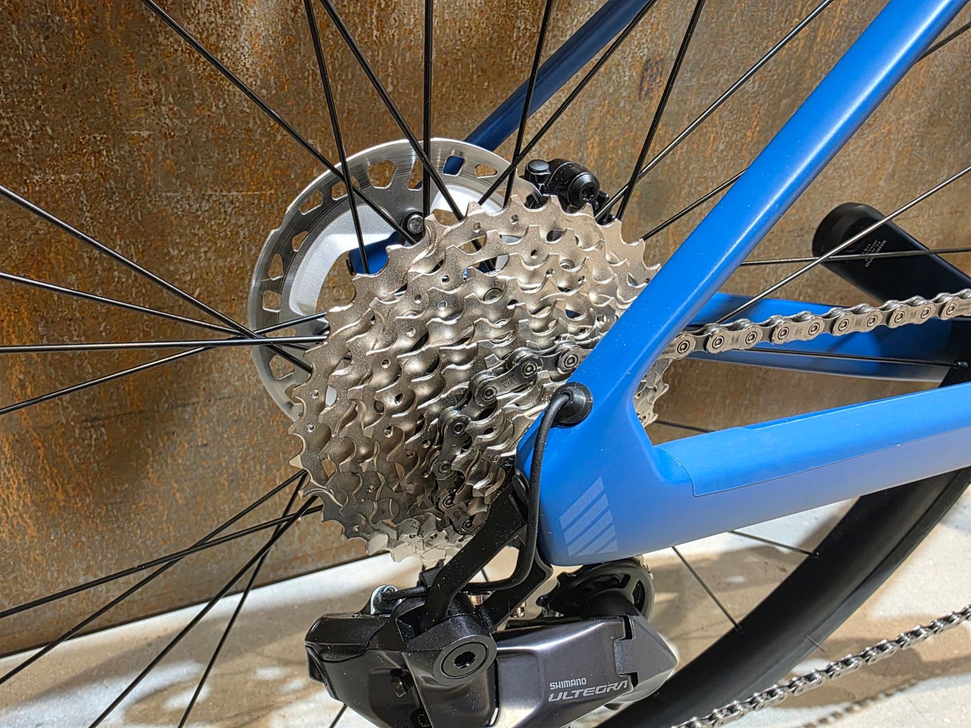 Rennrad von Bmc, BMC ROADMACHINE TWO / SHIMANO ULTEGRA DI2 / 61CM vor USEDBIKES - OB.DE Hintergrund