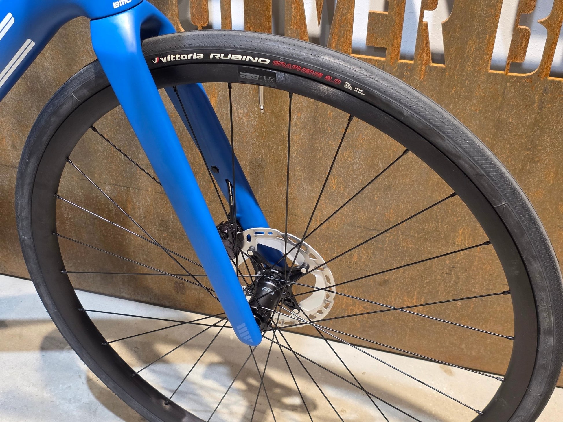 Rennrad von Bmc, BMC ROADMACHINE TWO / SHIMANO ULTEGRA DI2 / 61CM vor USEDBIKES - OB.DE Hintergrund