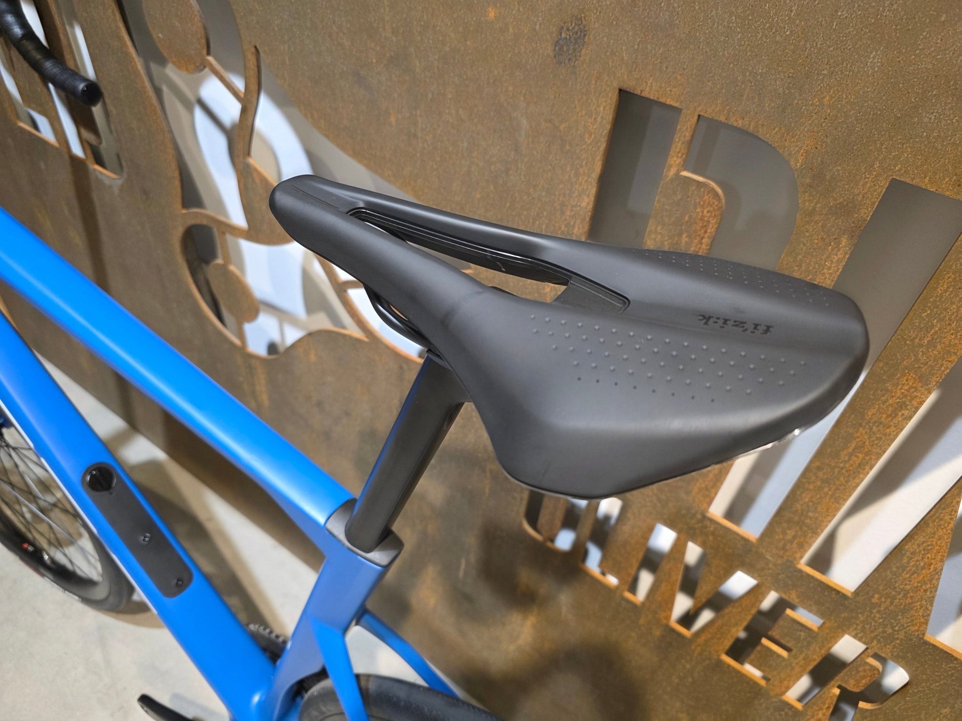 Rennrad von Bmc, BMC ROADMACHINE TWO / SHIMANO ULTEGRA DI2 / 61CM vor USEDBIKES - OB.DE Hintergrund