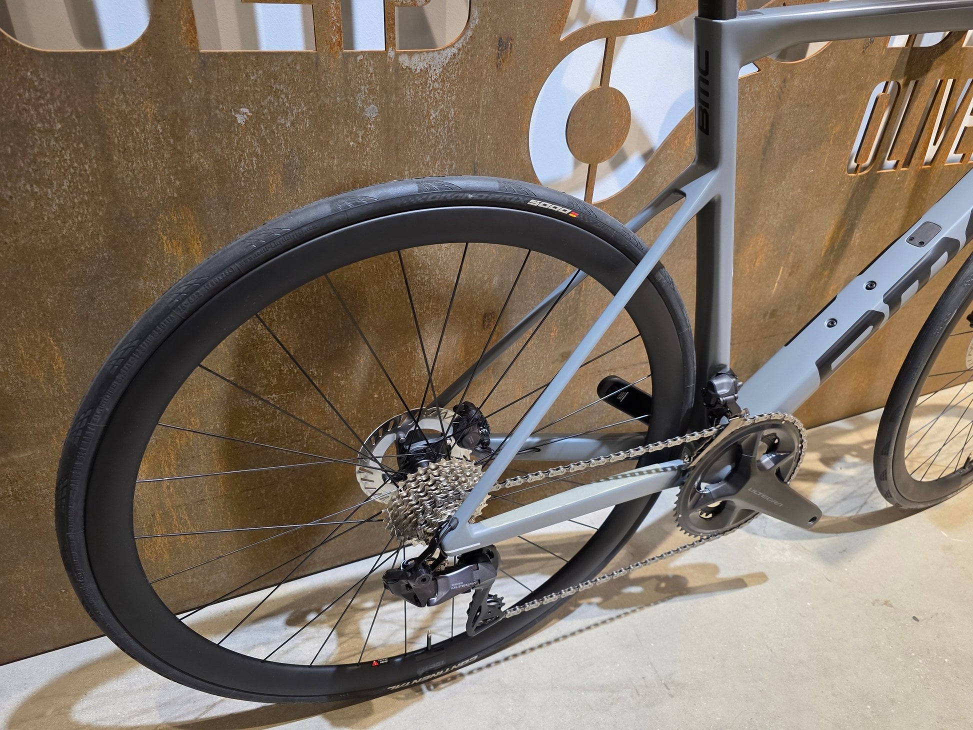 Rennrad von Bmc, BMC SLR01 FIVE / SHIMANO ULTEGRA DI2 / 58CM in variant_title vor USEDBIKES - OB.DE Hintergrund