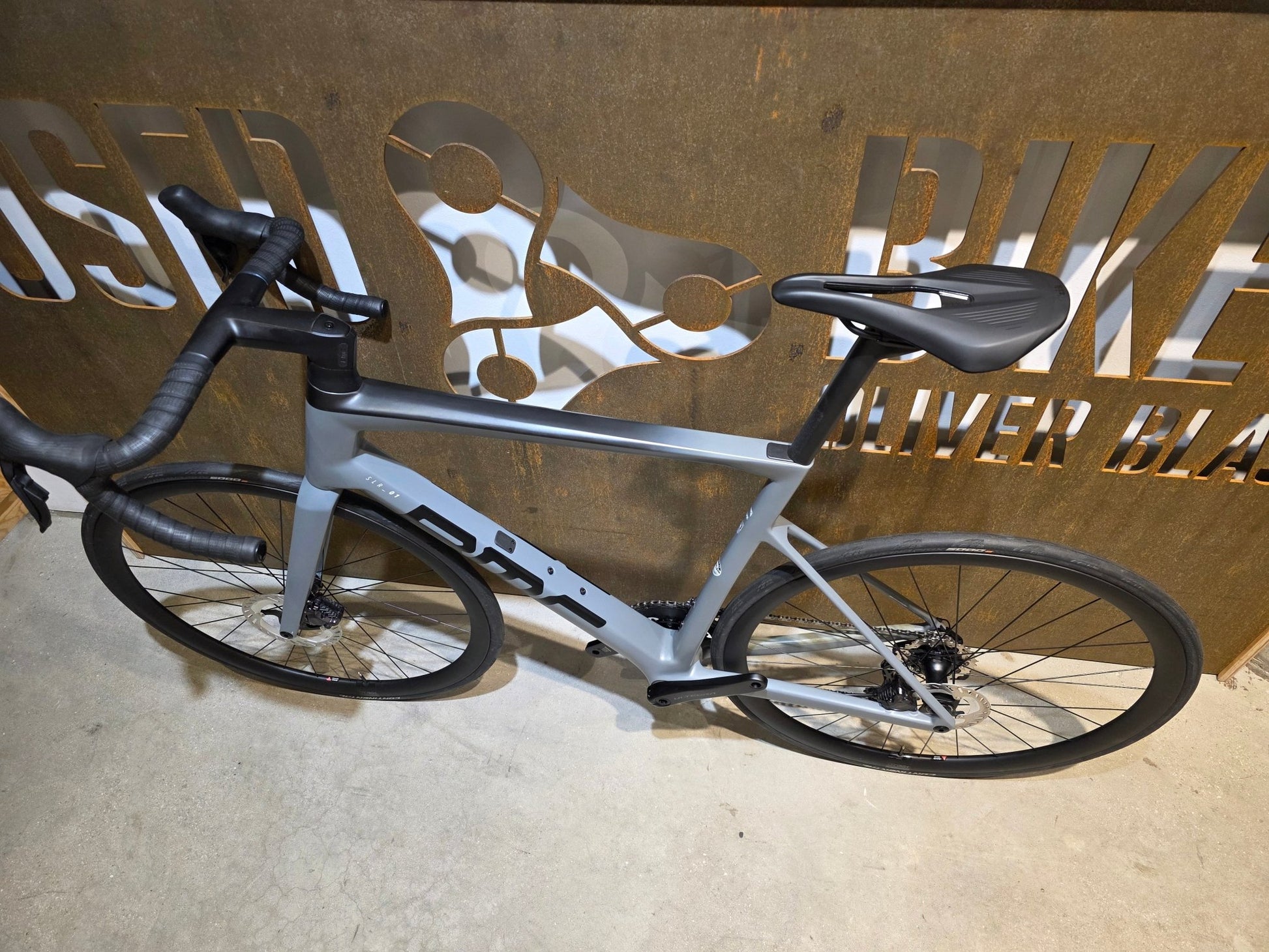 Rennrad von Bmc, BMC SLR01 FIVE / SHIMANO ULTEGRA DI2 / 58CM in variant_title vor USEDBIKES - OB.DE Hintergrund