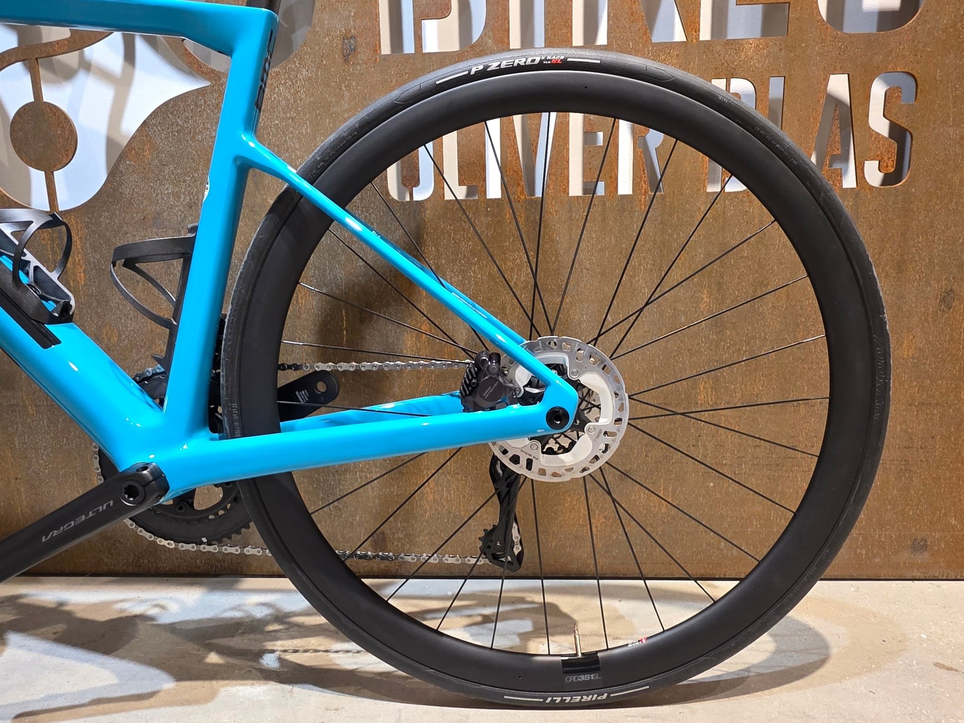 Rennrad von Bmc, BMC SLR01 FOUR / SHIMANO ULTEGRA DI2 / 51CM vor USEDBIKES - OB.DE Hintergrund