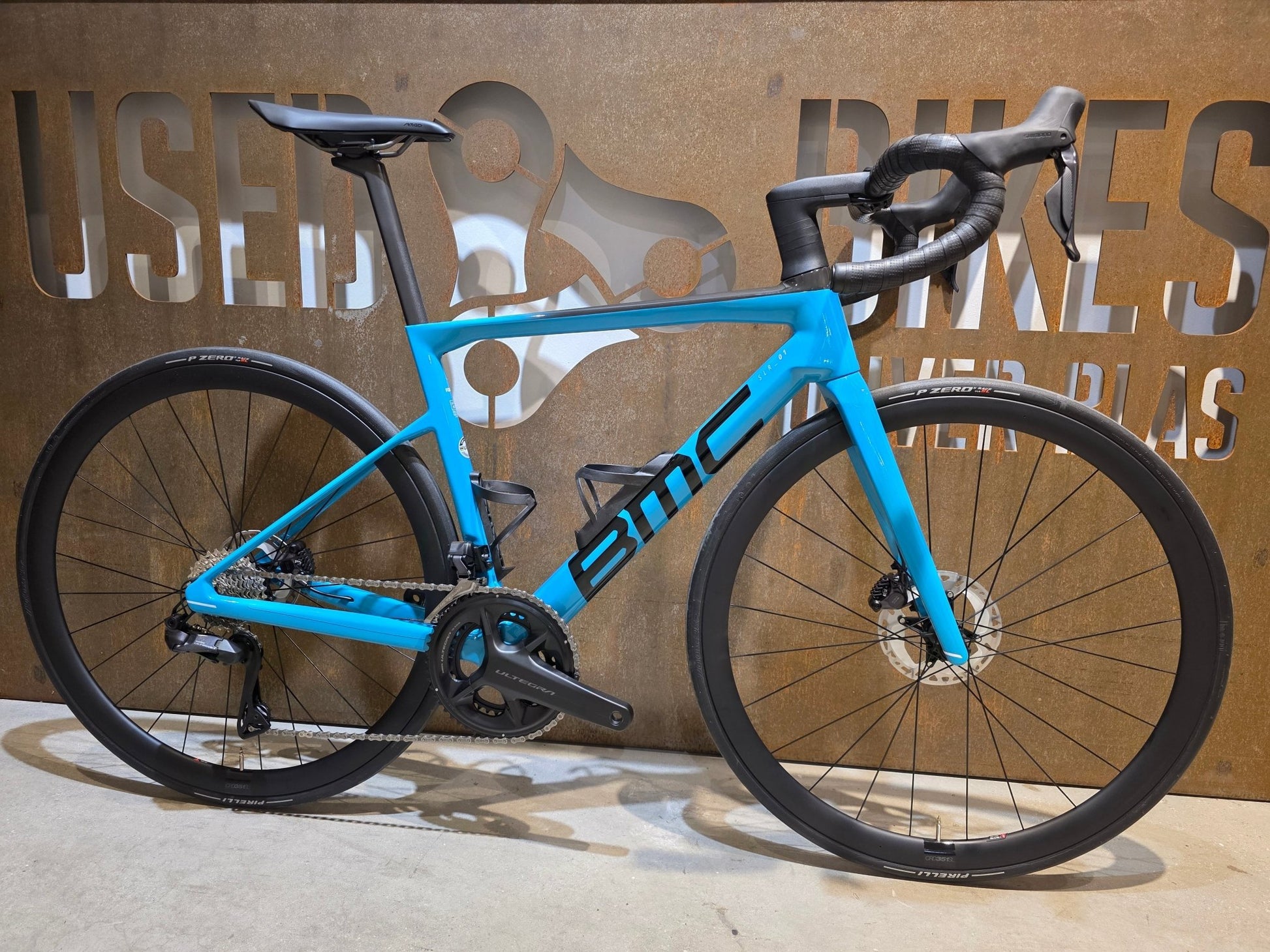 Rennrad von Bmc, BMC SLR01 FOUR / SHIMANO ULTEGRA DI2 / 51CM vor USEDBIKES - OB.DE Hintergrund